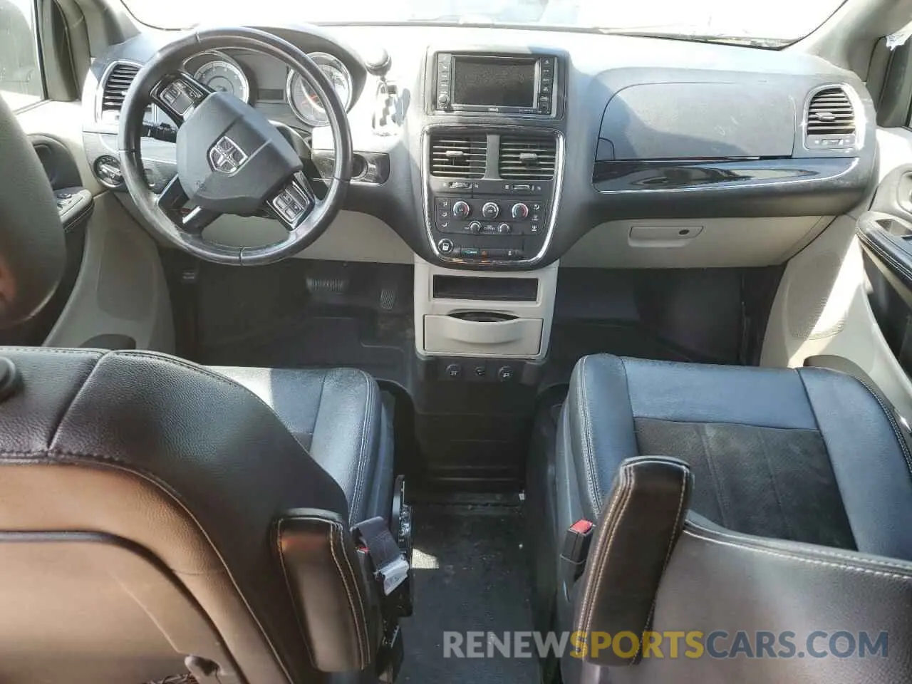 8 Photograph of a damaged car 2C4RDGCG0KR807916 DODGE CARAVAN 2019