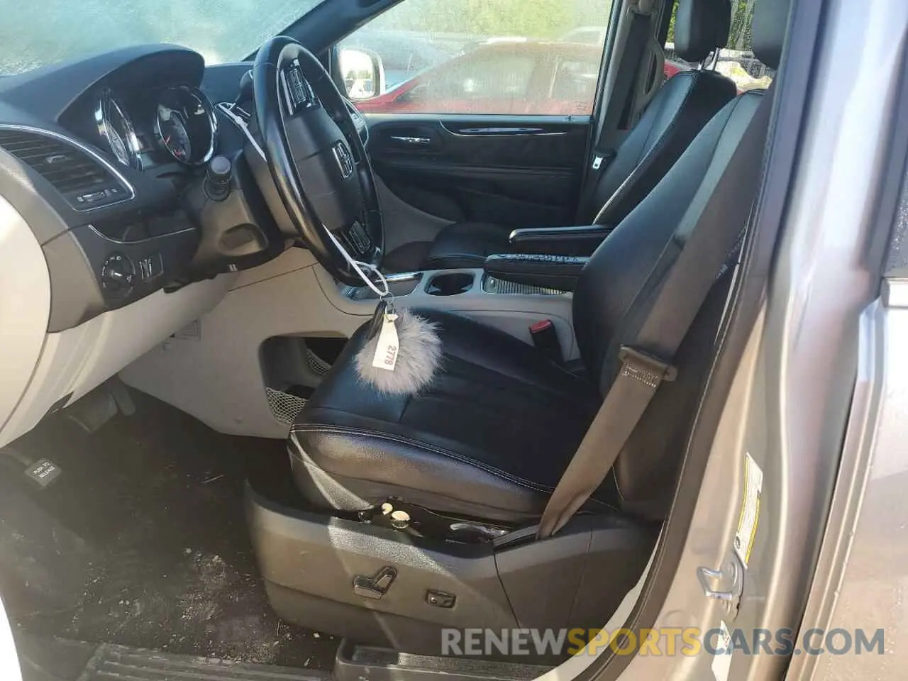 7 Photograph of a damaged car 2C4RDGCG1KR545405 DODGE CARAVAN 2019