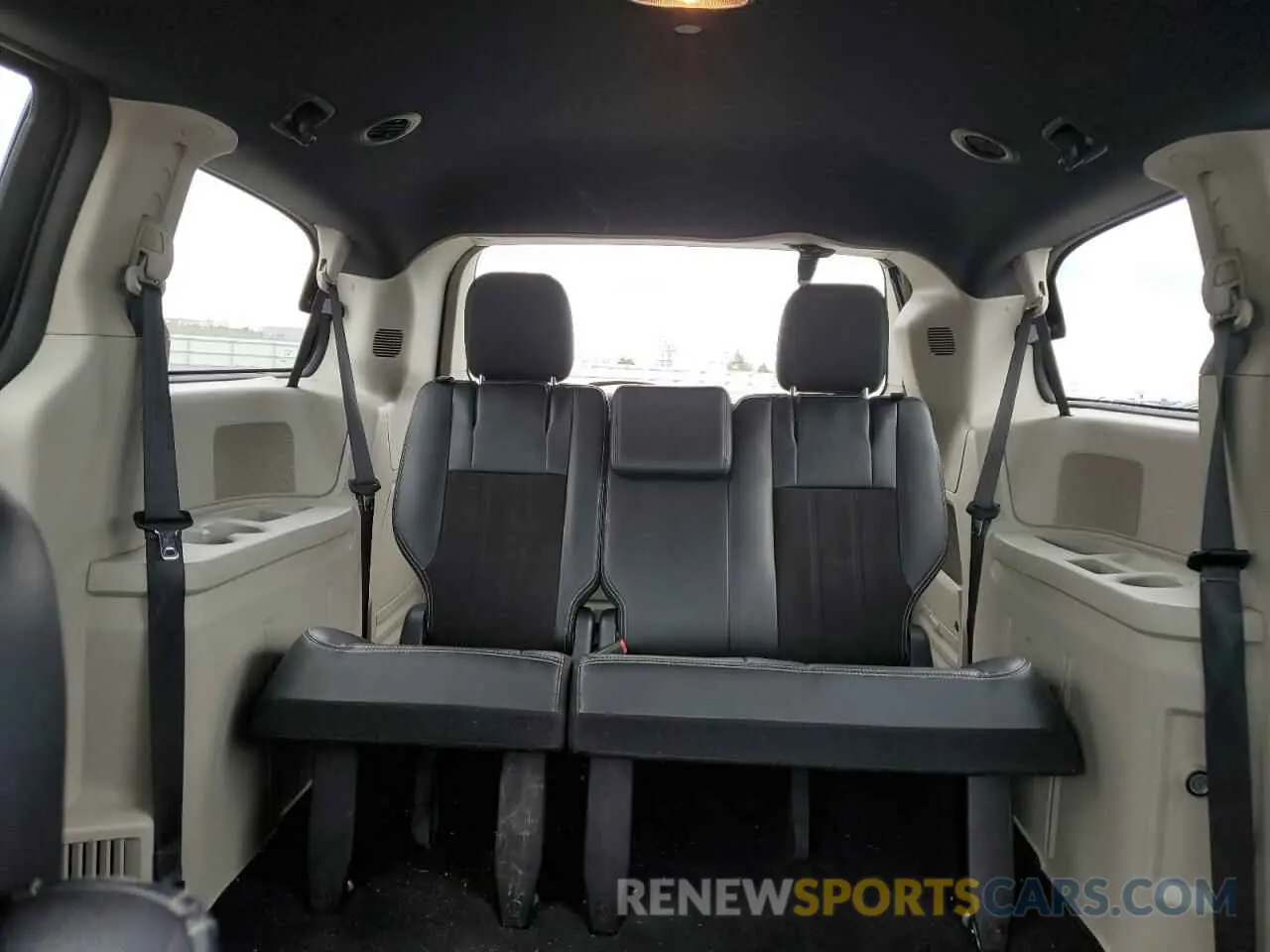 10 Photograph of a damaged car 2C4RDGCG1KR622029 DODGE CARAVAN 2019