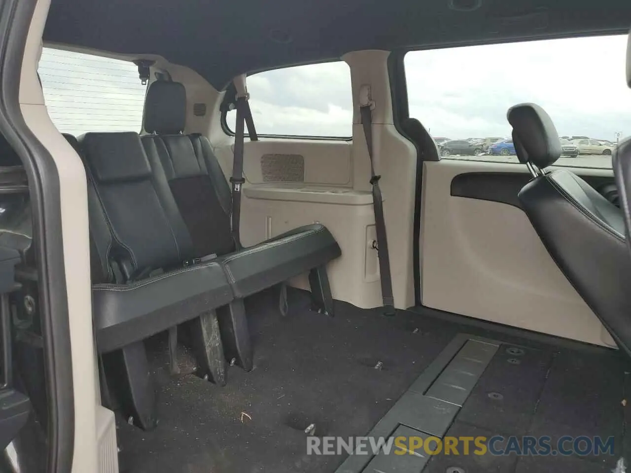 11 Photograph of a damaged car 2C4RDGCG1KR622029 DODGE CARAVAN 2019