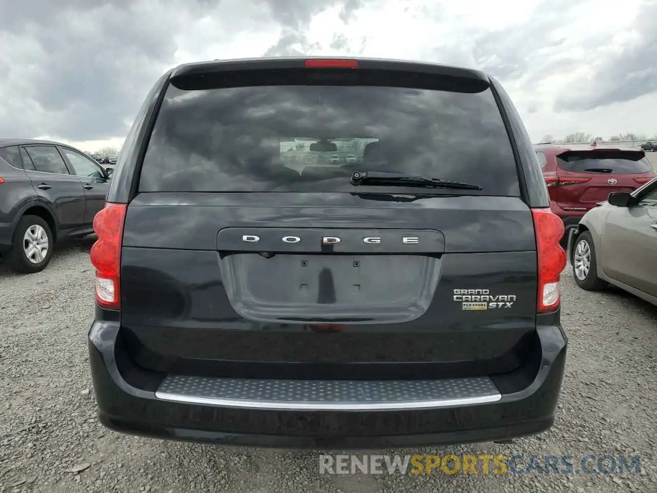 6 Photograph of a damaged car 2C4RDGCG1KR622029 DODGE CARAVAN 2019