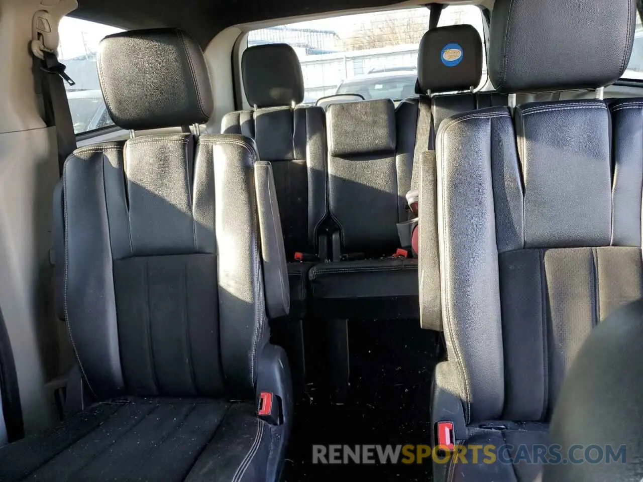 10 Photograph of a damaged car 2C4RDGCG1KR712782 DODGE CARAVAN 2019