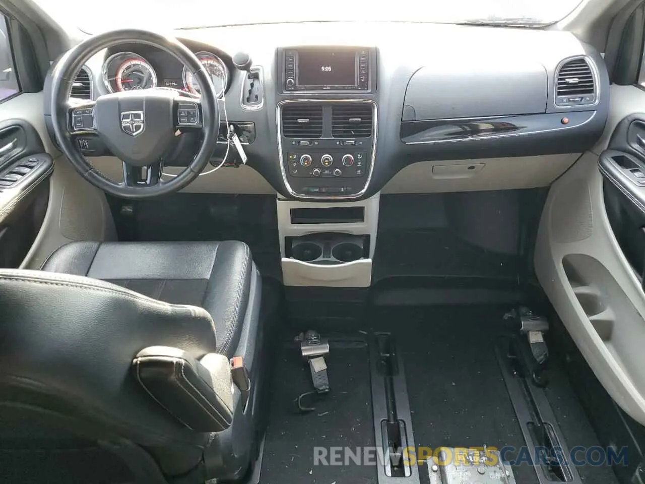 8 Photograph of a damaged car 2C4RDGCG1KR724432 DODGE CARAVAN 2019