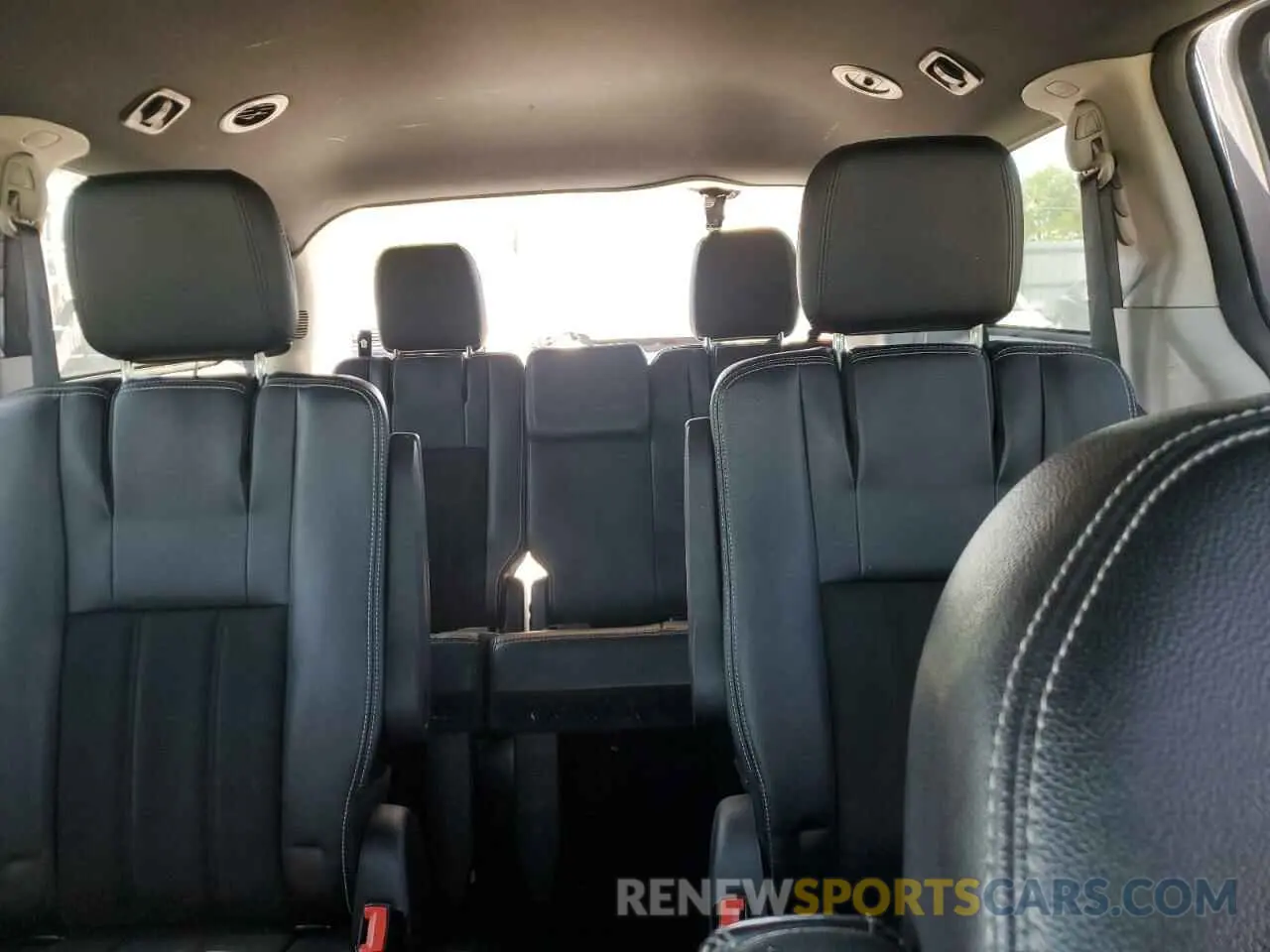 10 Photograph of a damaged car 2C4RDGCG1KR736340 DODGE CARAVAN 2019