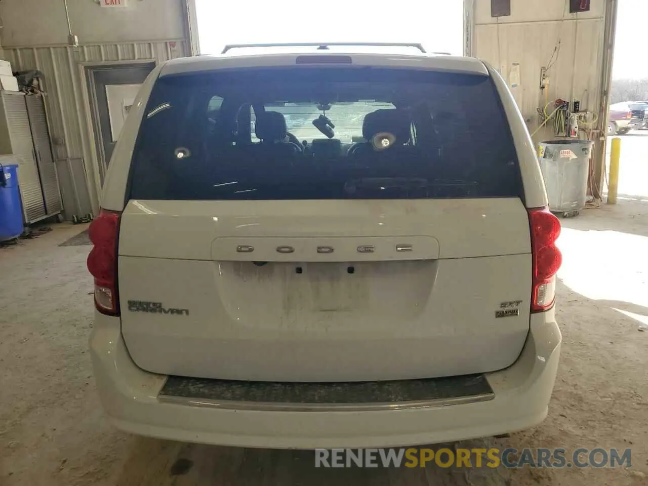 6 Photograph of a damaged car 2C4RDGCG1KR736709 DODGE CARAVAN 2019