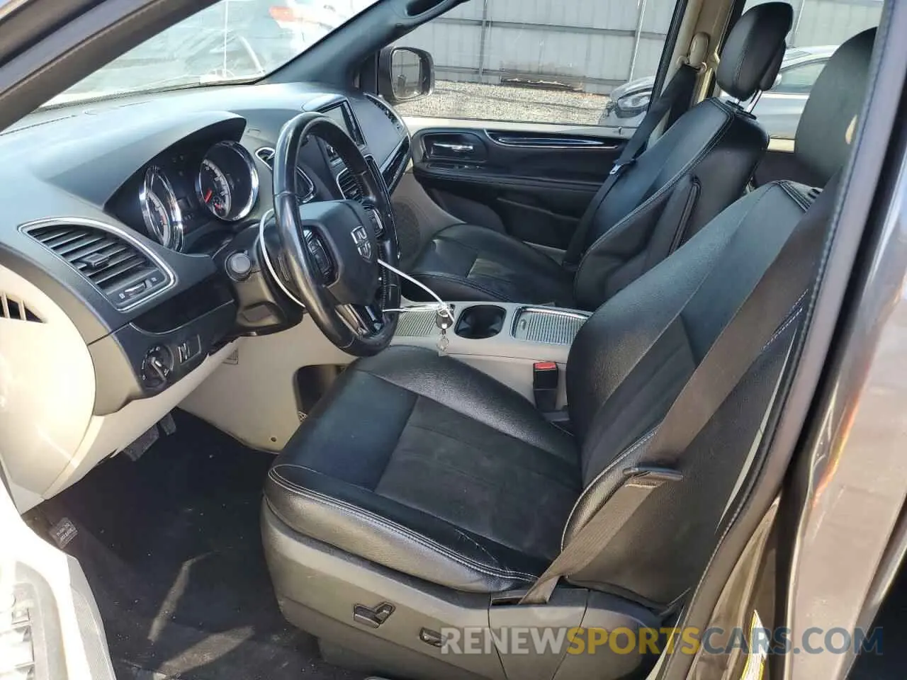 7 Photograph of a damaged car 2C4RDGCG1KR737035 DODGE CARAVAN 2019