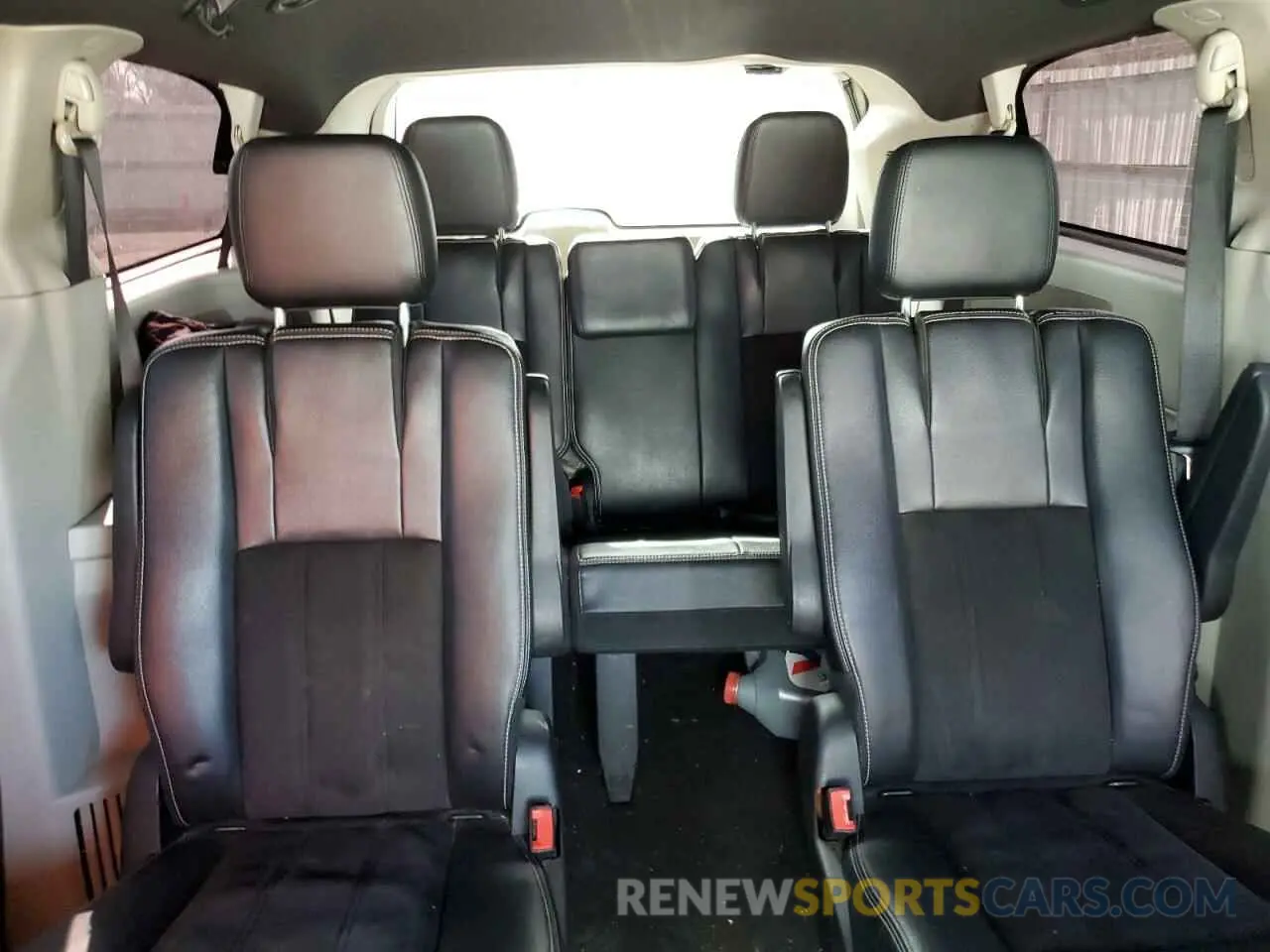 10 Photograph of a damaged car 2C4RDGCG1KR739142 DODGE CARAVAN 2019