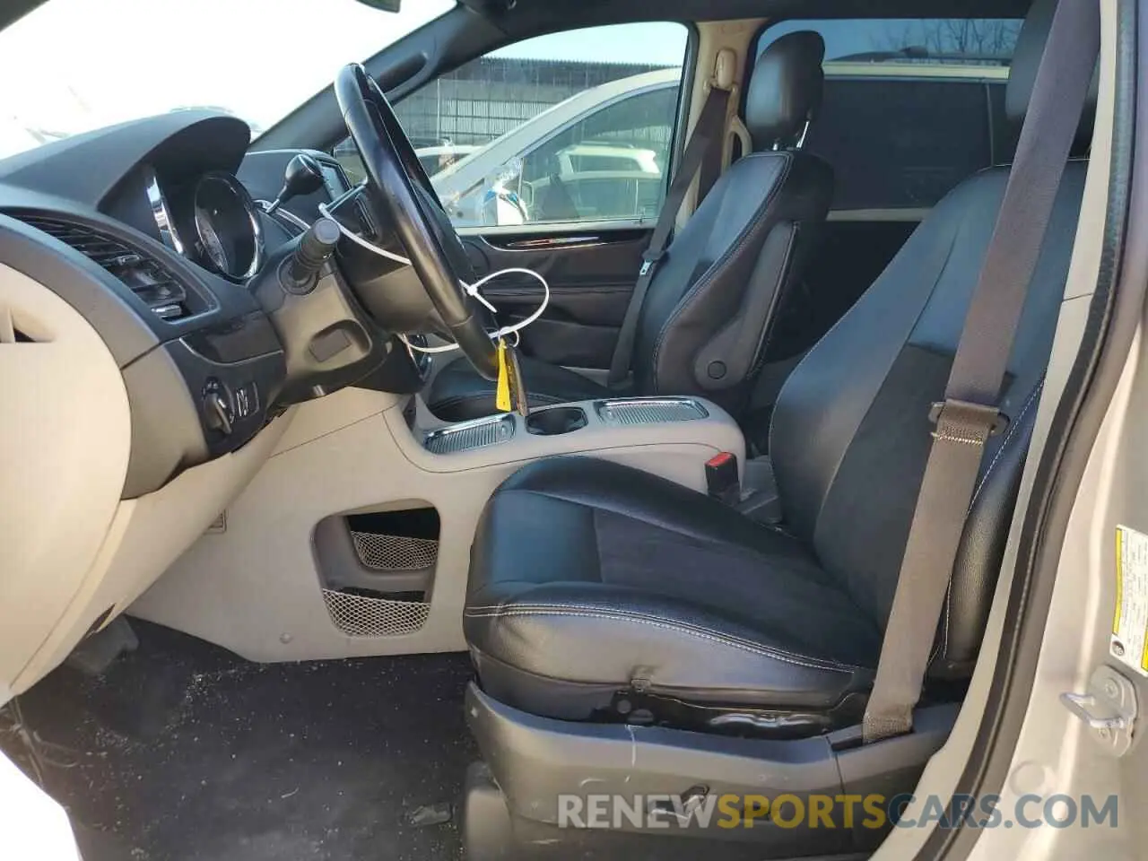 7 Photograph of a damaged car 2C4RDGCG1KR739142 DODGE CARAVAN 2019