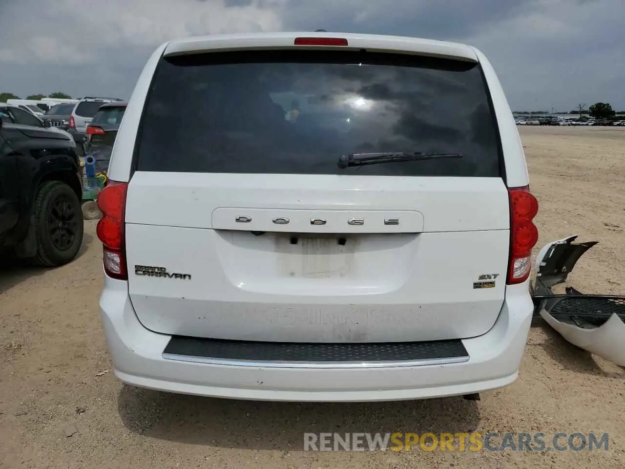 6 Photograph of a damaged car 2C4RDGCG1KR774425 DODGE CARAVAN 2019