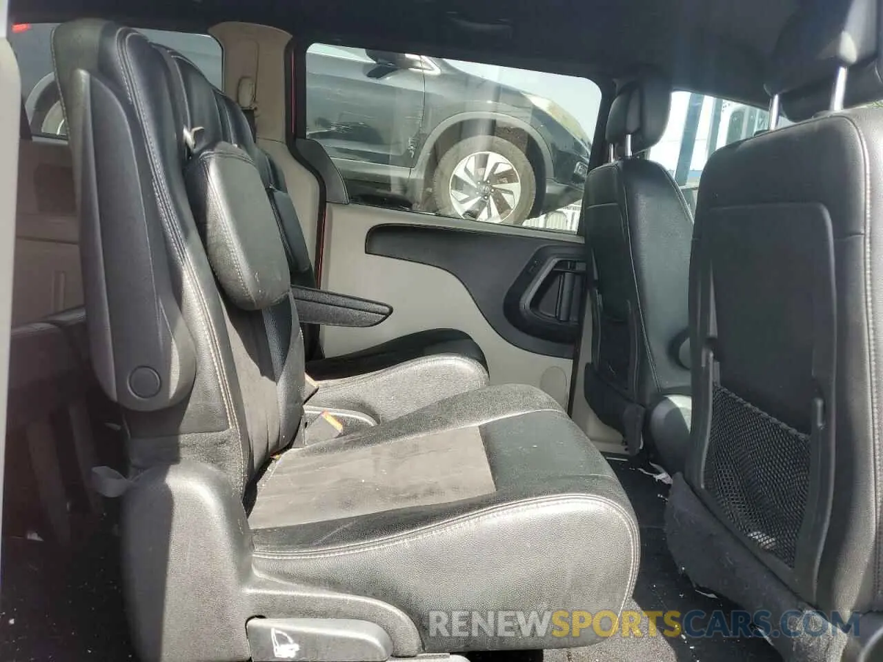 11 Photograph of a damaged car 2C4RDGCG2KR695877 DODGE CARAVAN 2019