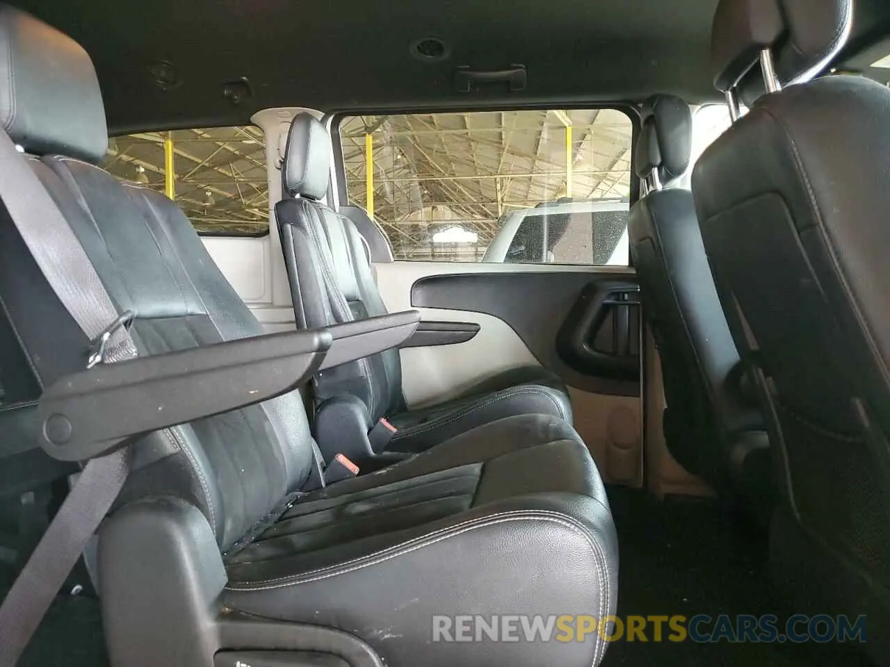 11 Photograph of a damaged car 2C4RDGCG2KR713150 DODGE CARAVAN 2019