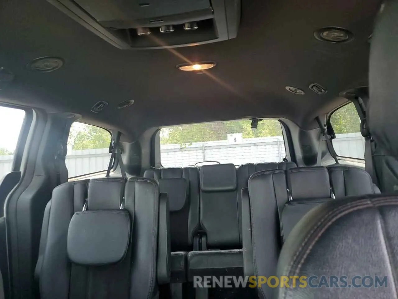 10 Photograph of a damaged car 2C4RDGCG2KR763711 DODGE CARAVAN 2019