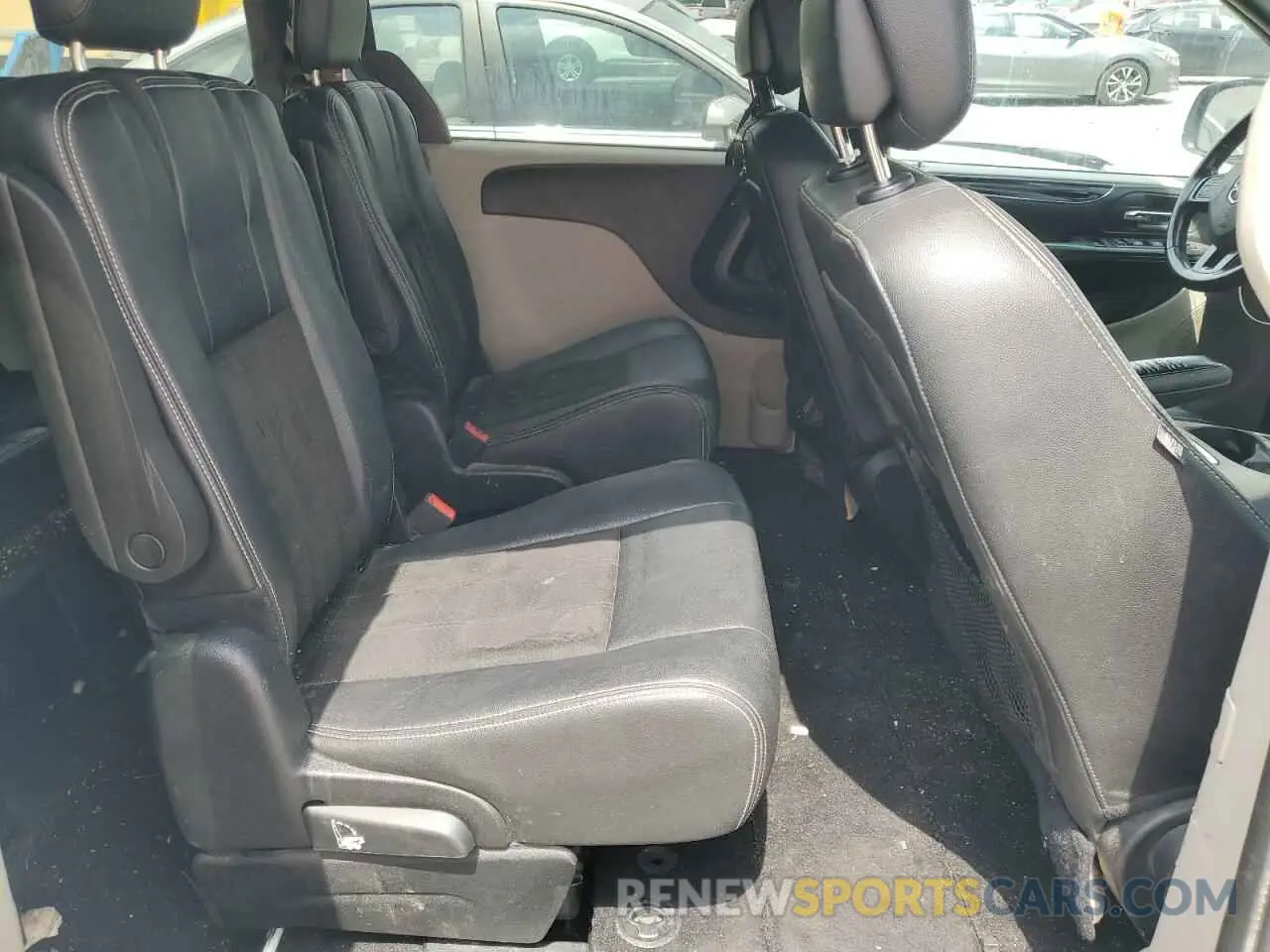 11 Photograph of a damaged car 2C4RDGCG3KR544742 DODGE CARAVAN 2019