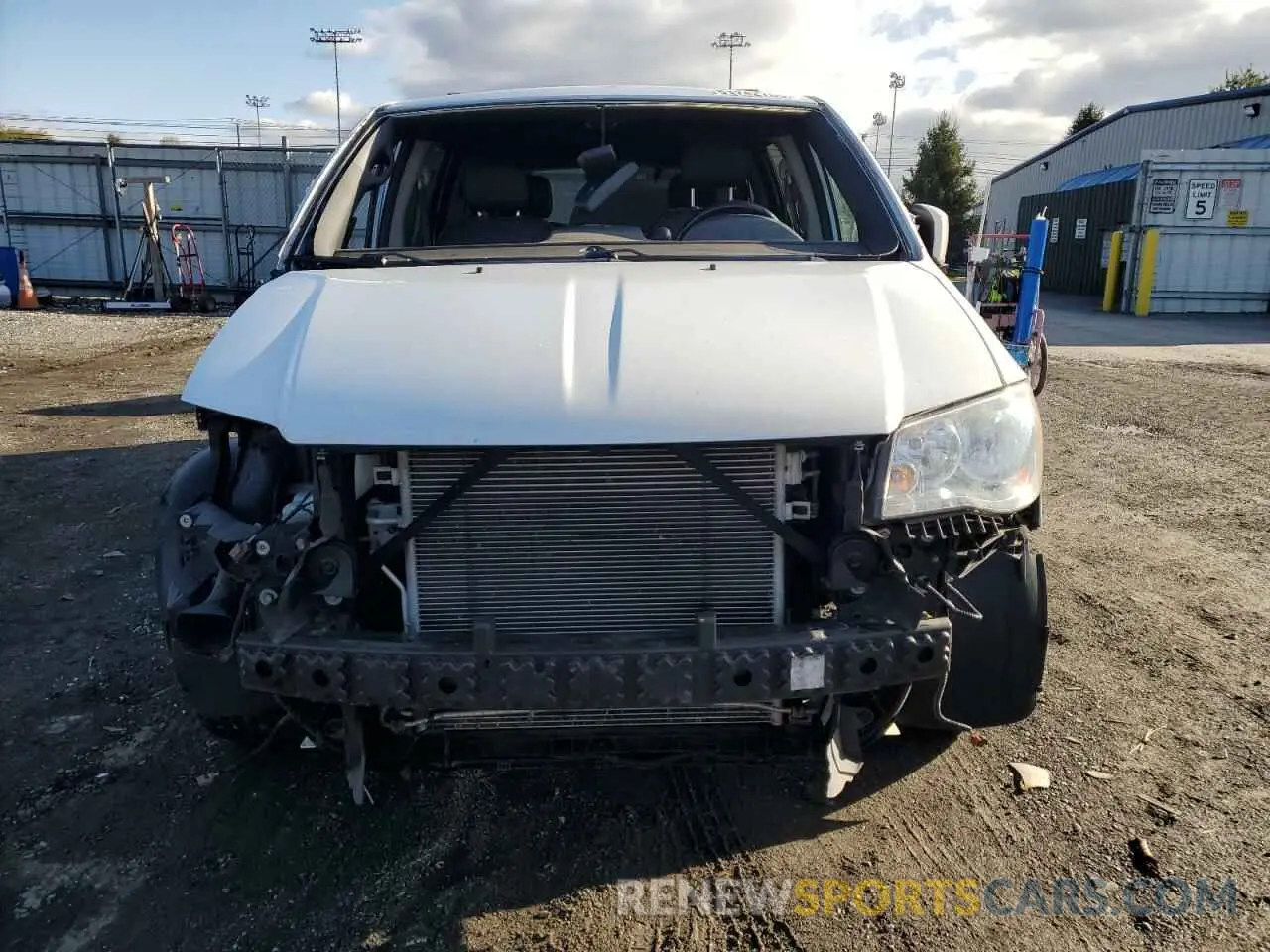 5 Photograph of a damaged car 2C4RDGCG3KR725405 DODGE CARAVAN 2019