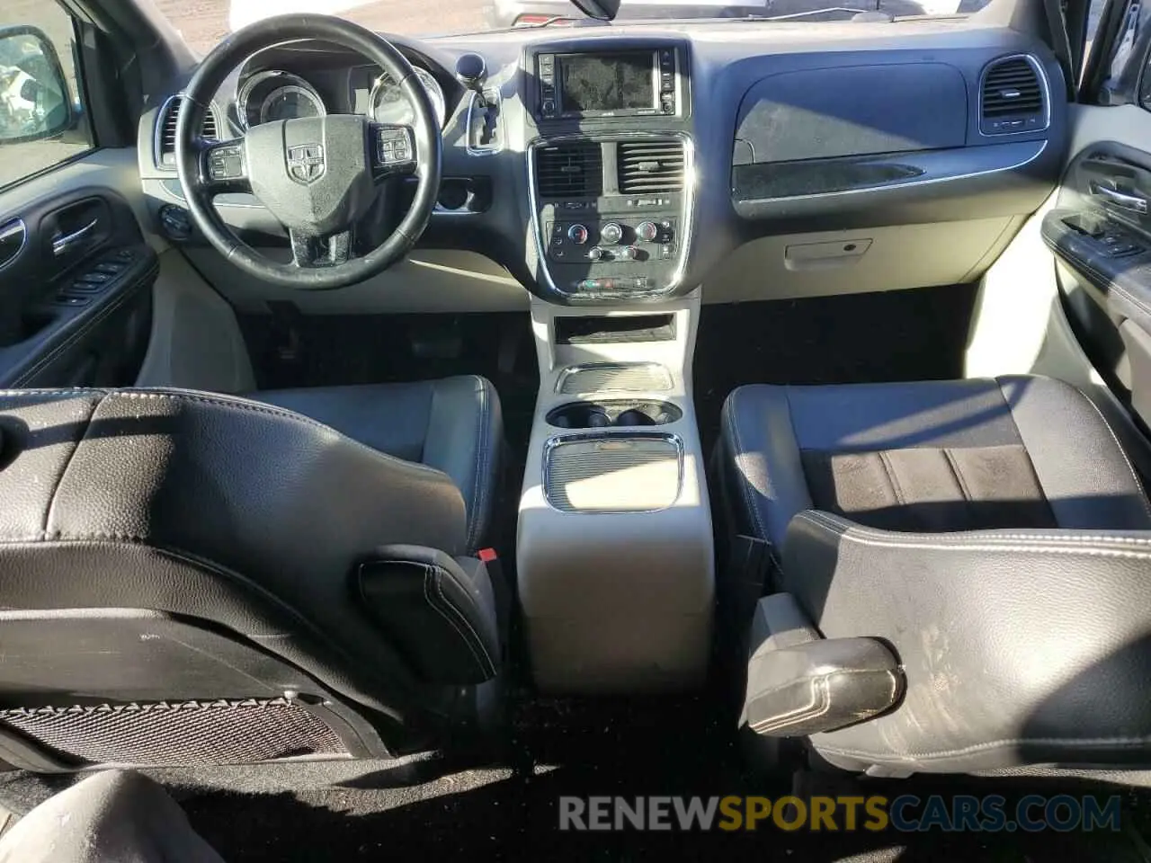 8 Photograph of a damaged car 2C4RDGCG3KR725405 DODGE CARAVAN 2019