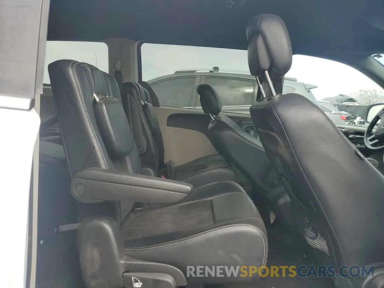 11 Photograph of a damaged car 2C4RDGCG3KR751020 DODGE CARAVAN 2019