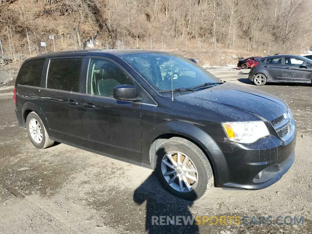 4 Photograph of a damaged car 2C4RDGCG3KR755309 DODGE CARAVAN 2019