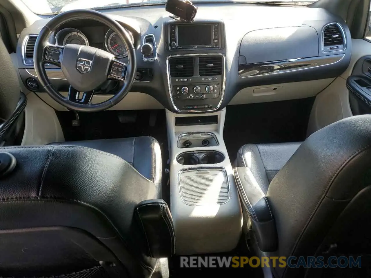 8 Photograph of a damaged car 2C4RDGCG3KR755309 DODGE CARAVAN 2019