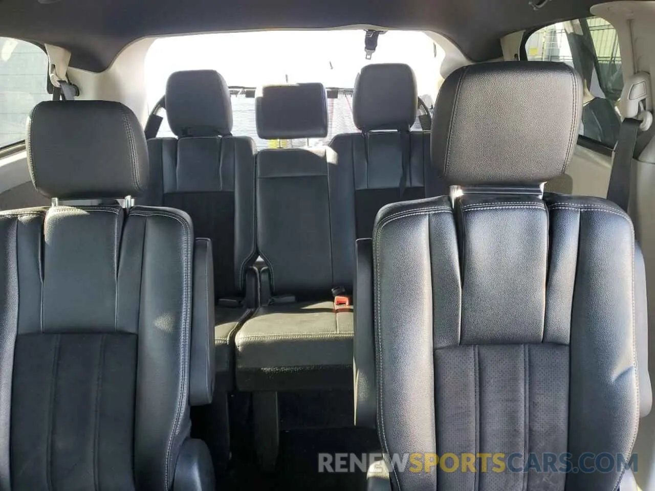 10 Photograph of a damaged car 2C4RDGCG3KR798287 DODGE CARAVAN 2019