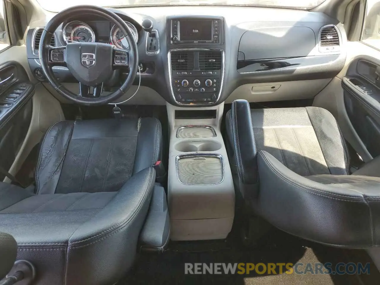 8 Photograph of a damaged car 2C4RDGCG4KR517176 DODGE CARAVAN 2019
