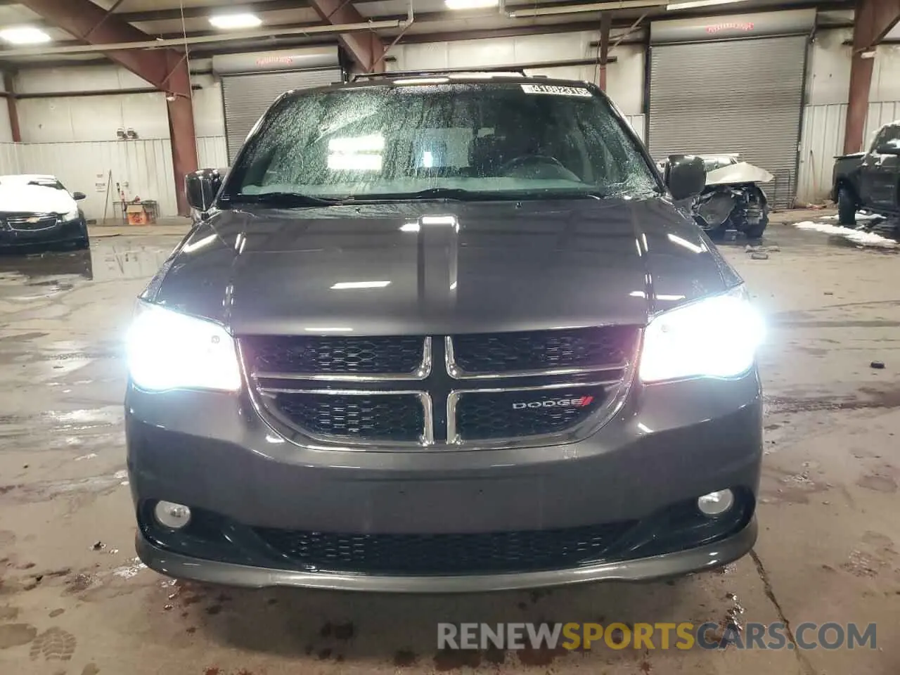 5 Photograph of a damaged car 2C4RDGCG4KR546094 DODGE CARAVAN 2019