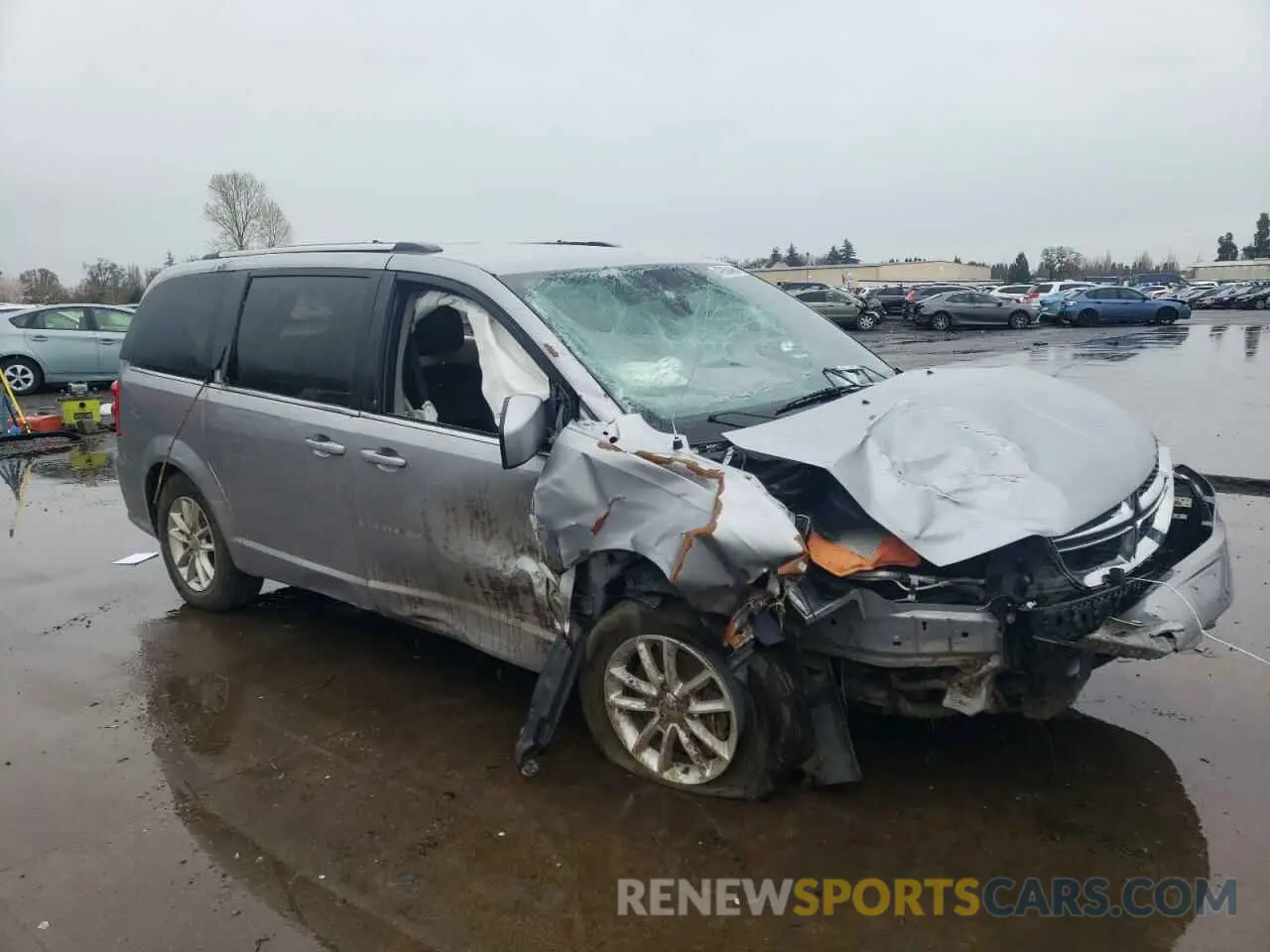 4 Photograph of a damaged car 2C4RDGCG4KR620338 DODGE CARAVAN 2019