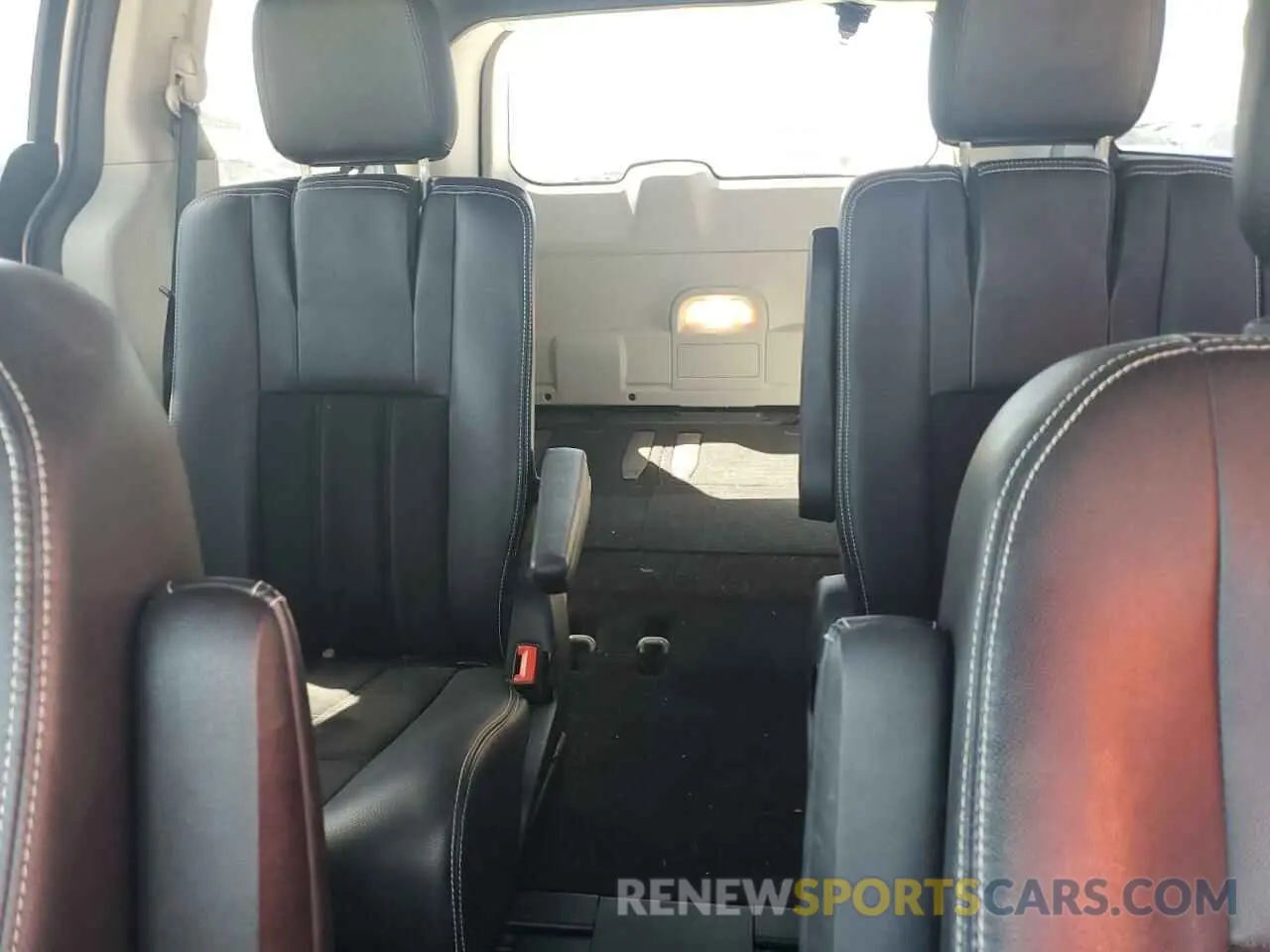 10 Photograph of a damaged car 2C4RDGCG4KR713182 DODGE CARAVAN 2019