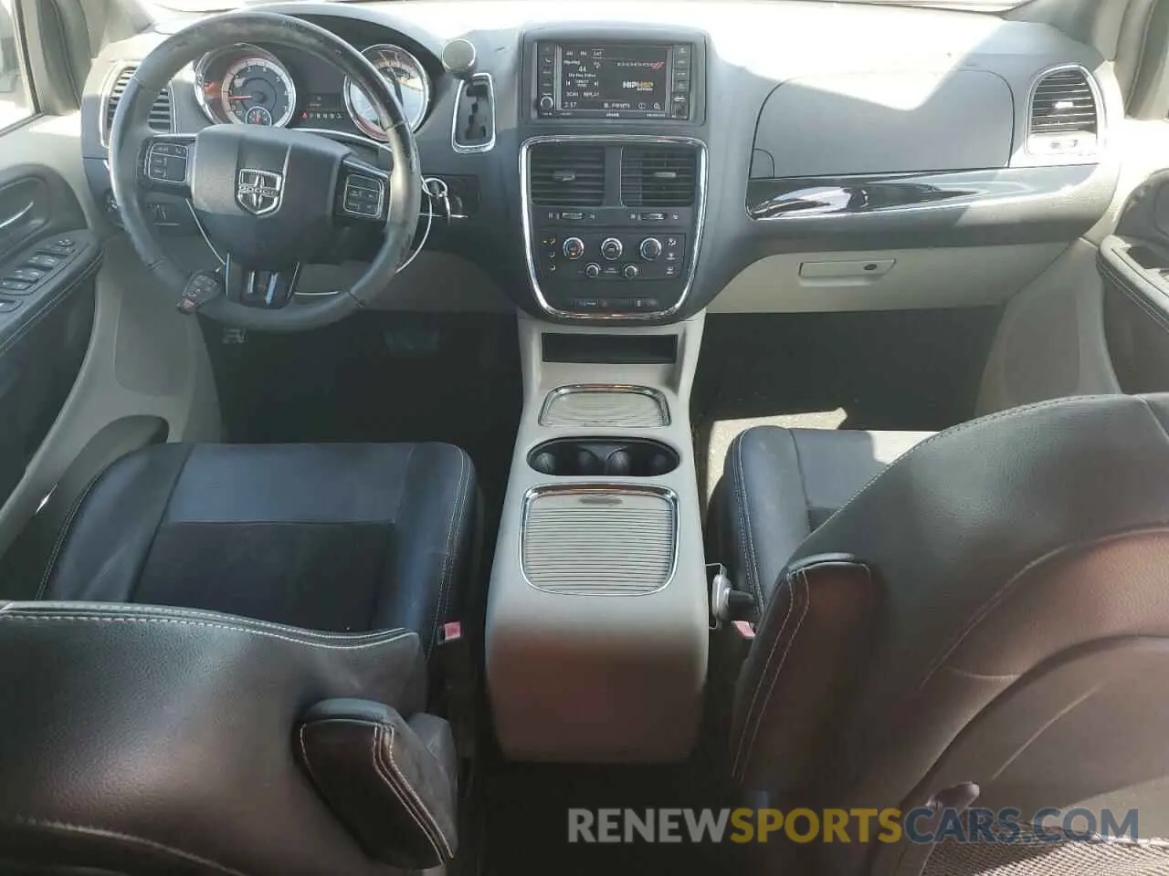 8 Photograph of a damaged car 2C4RDGCG4KR713182 DODGE CARAVAN 2019