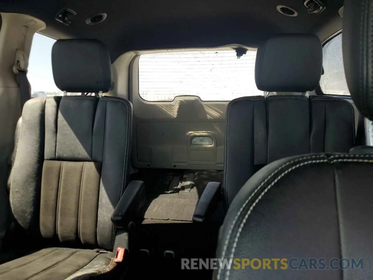 10 Photograph of a damaged car 2C4RDGCG4KR770515 DODGE CARAVAN 2019