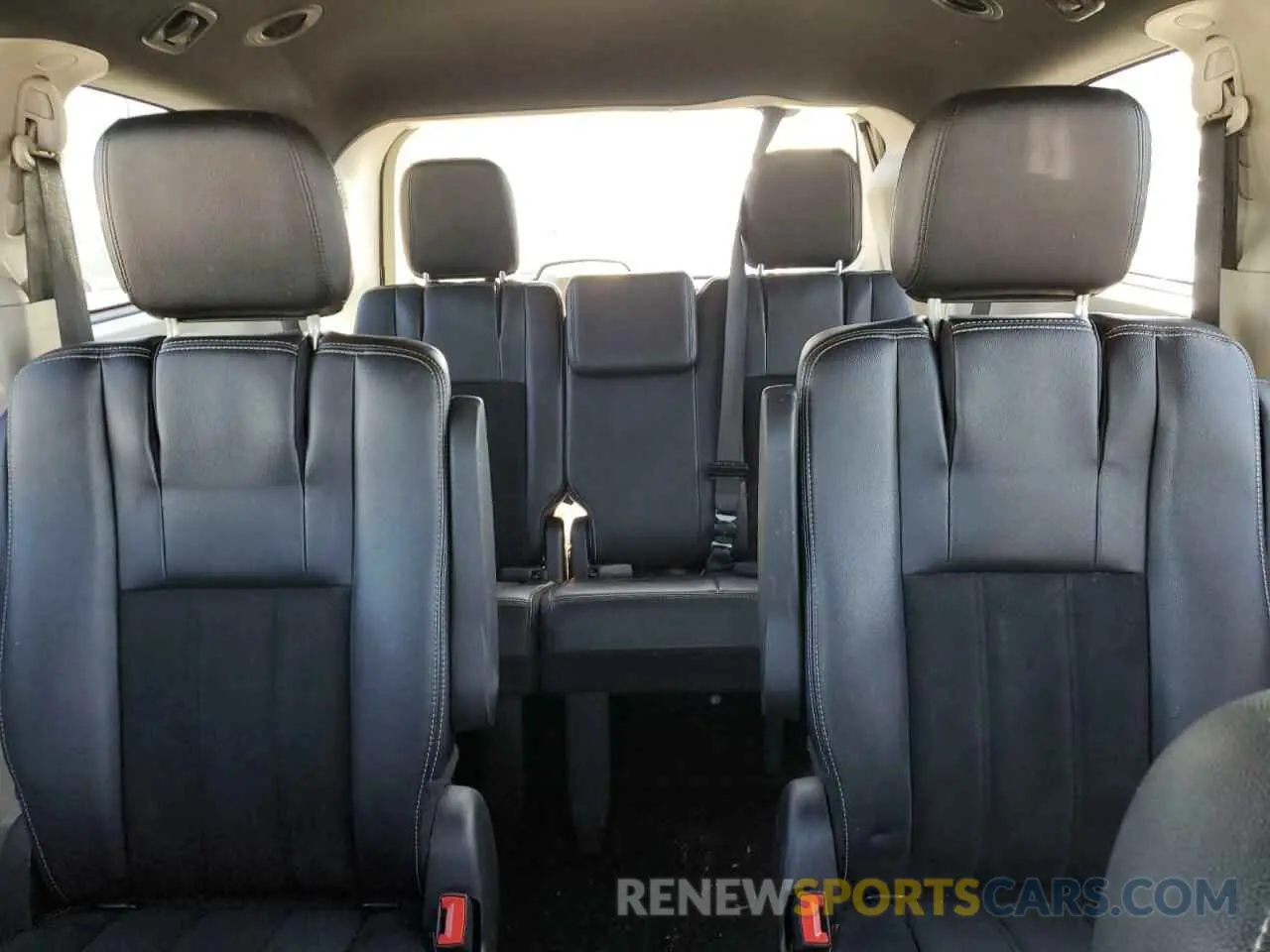 10 Photograph of a damaged car 2C4RDGCG5KR511273 DODGE CARAVAN 2019