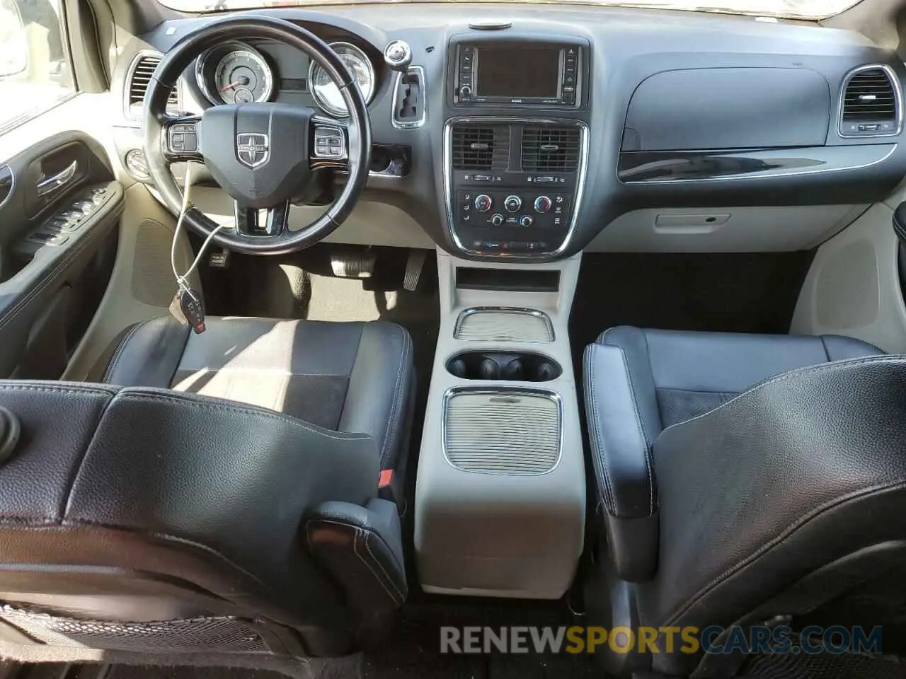 8 Photograph of a damaged car 2C4RDGCG5KR511273 DODGE CARAVAN 2019