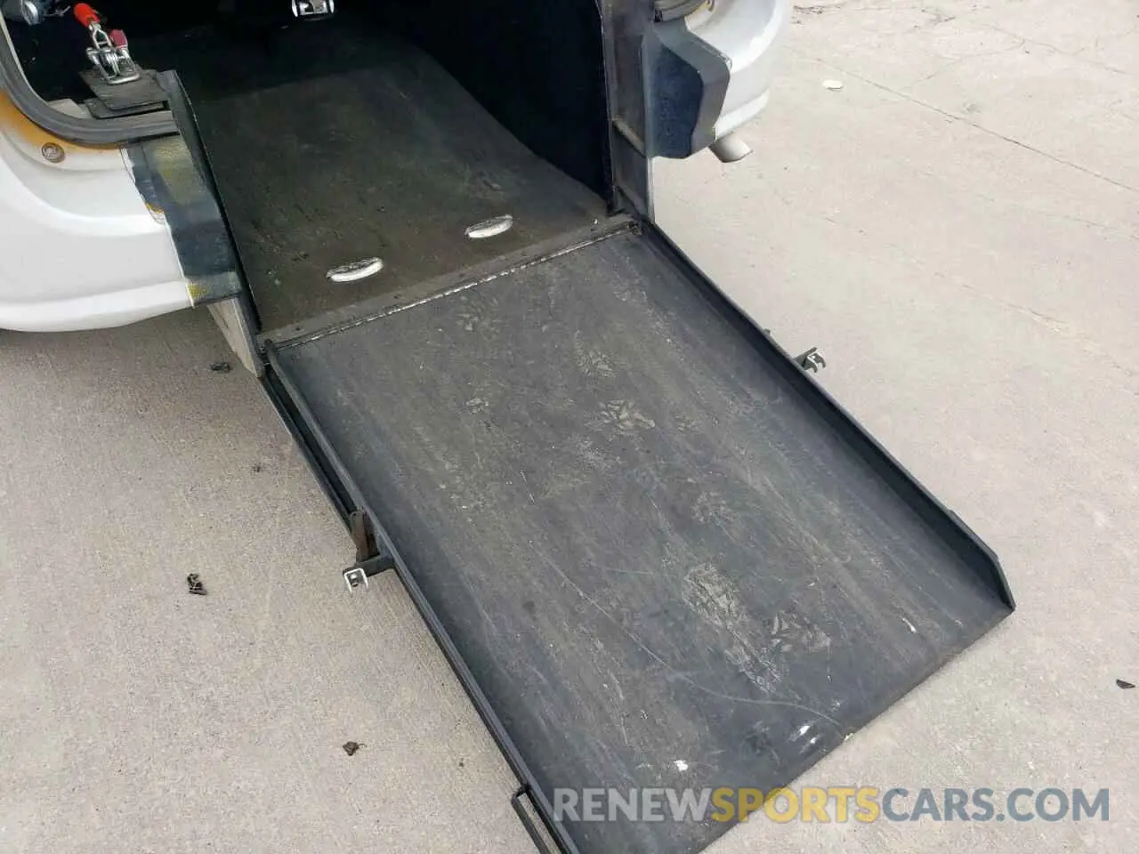 13 Photograph of a damaged car 2C4RDGCG5KR544452 DODGE CARAVAN 2019