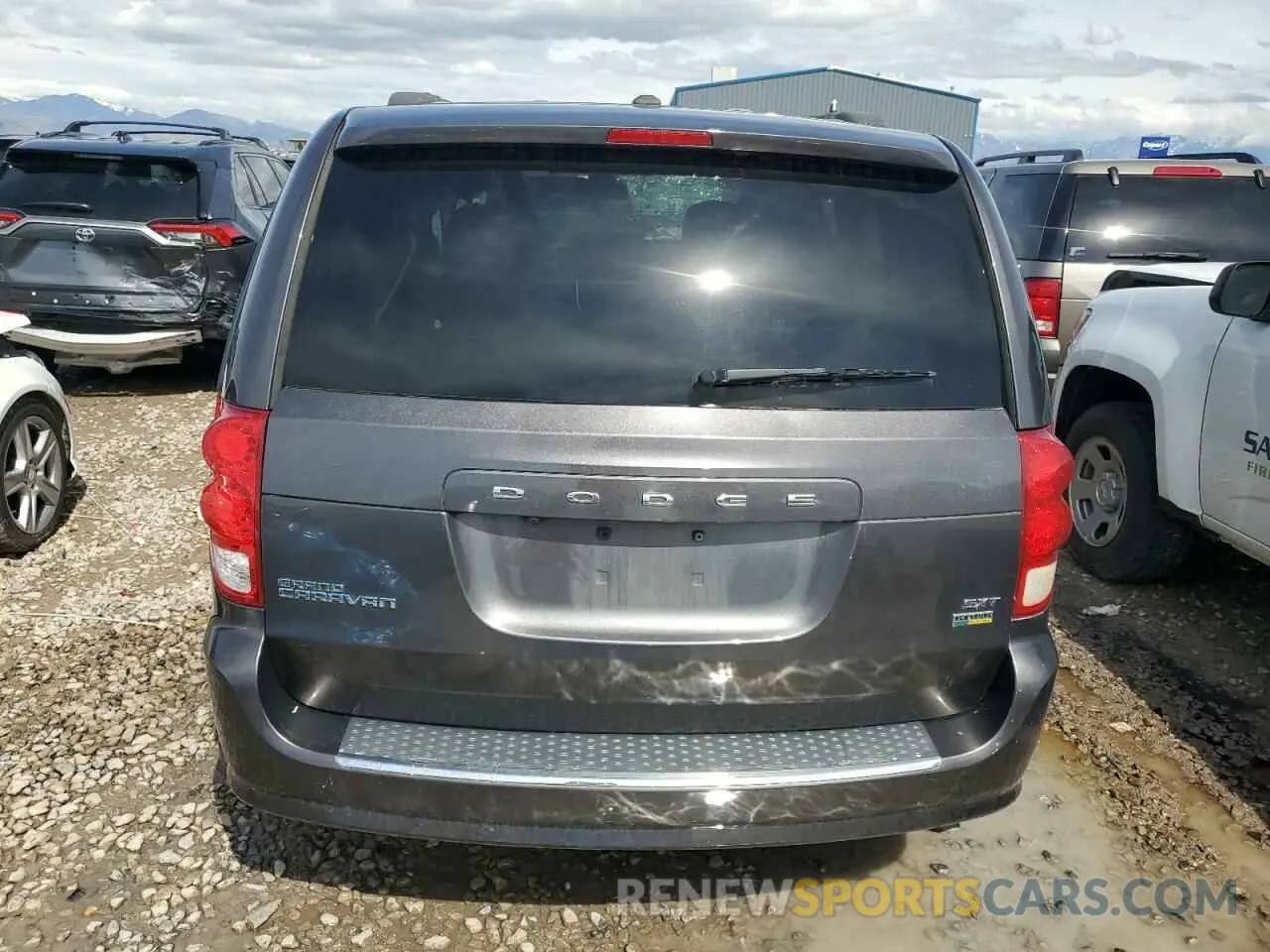 6 Photograph of a damaged car 2C4RDGCG5KR614693 DODGE CARAVAN 2019