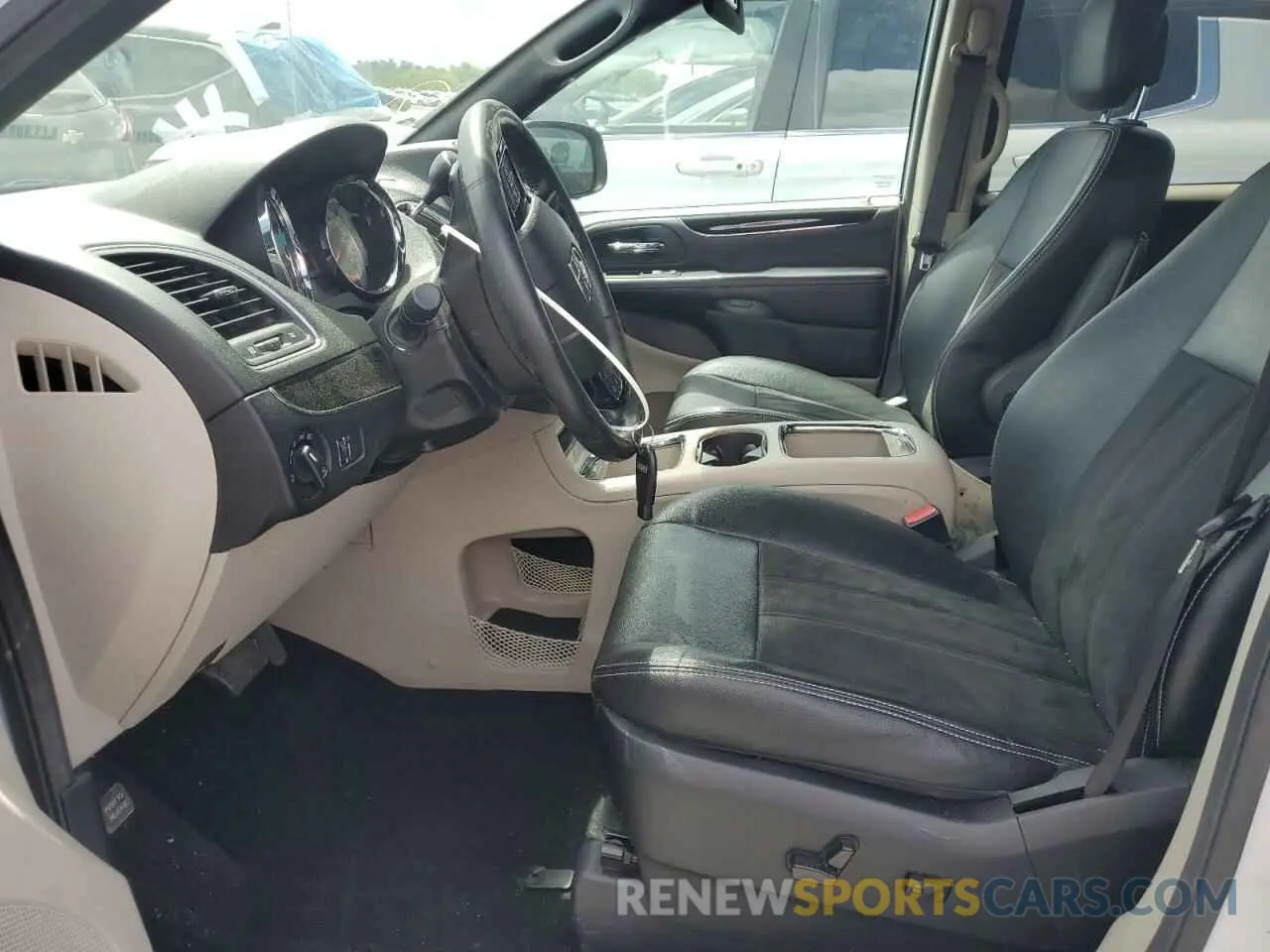 7 Photograph of a damaged car 2C4RDGCG5KR621790 DODGE CARAVAN 2019