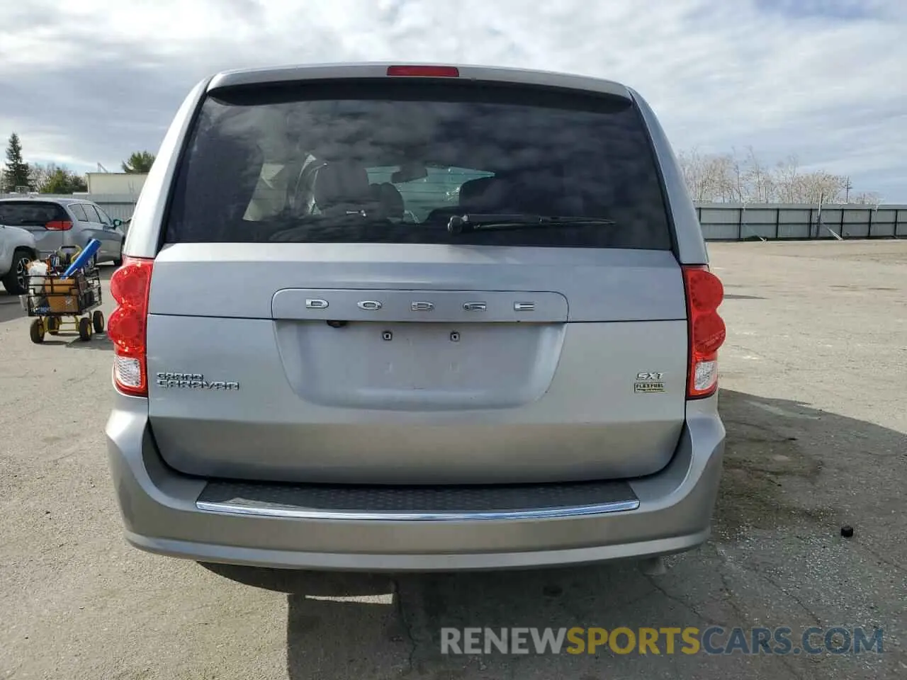 6 Photograph of a damaged car 2C4RDGCG5KR656426 DODGE CARAVAN 2019