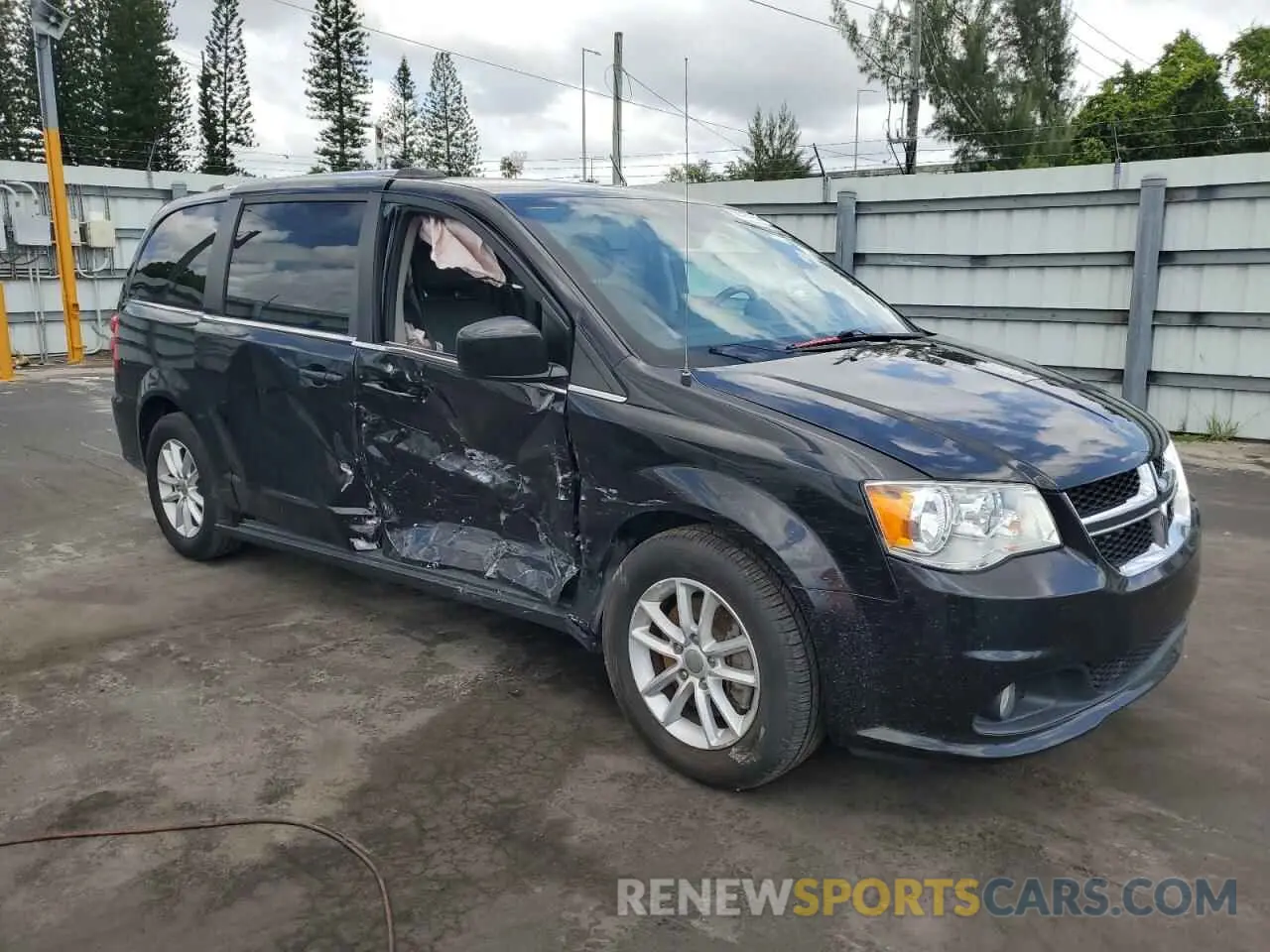 4 Photograph of a damaged car 2C4RDGCG5KR747616 DODGE CARAVAN 2019