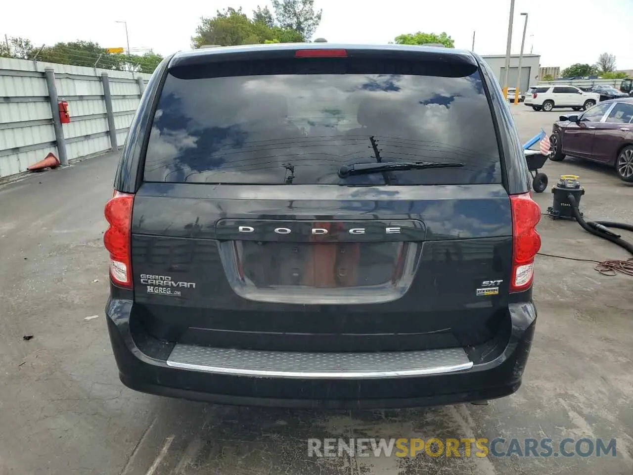 6 Photograph of a damaged car 2C4RDGCG5KR747616 DODGE CARAVAN 2019