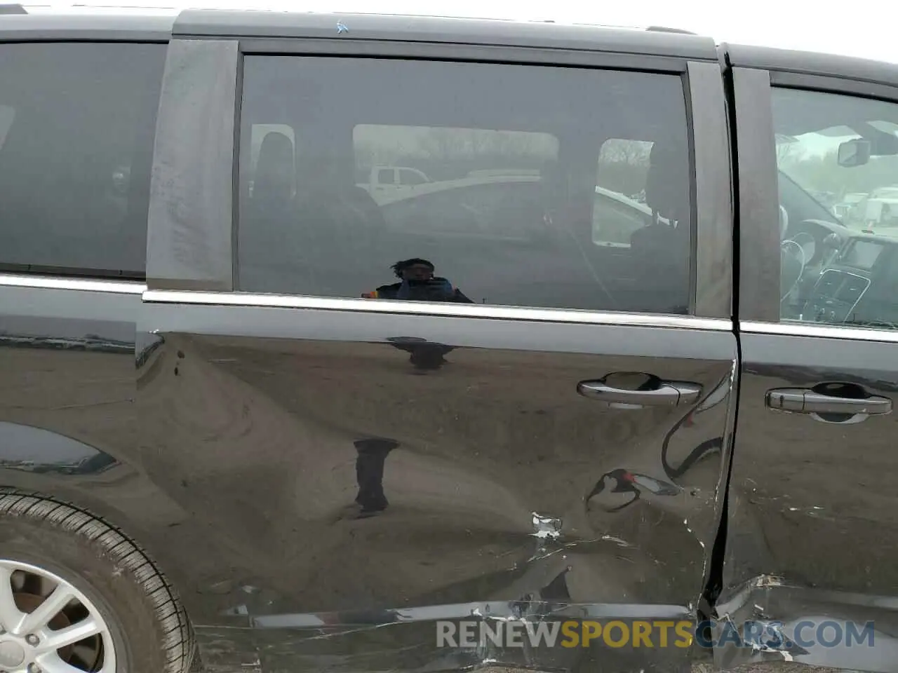 11 Photograph of a damaged car 2C4RDGCG5KR748183 DODGE CARAVAN 2019