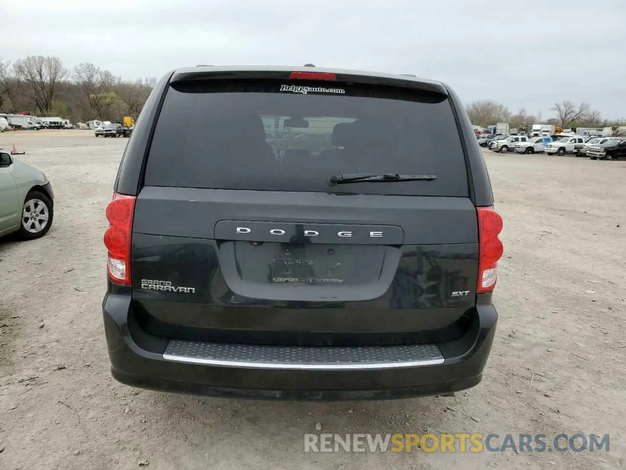 6 Photograph of a damaged car 2C4RDGCG5KR748183 DODGE CARAVAN 2019