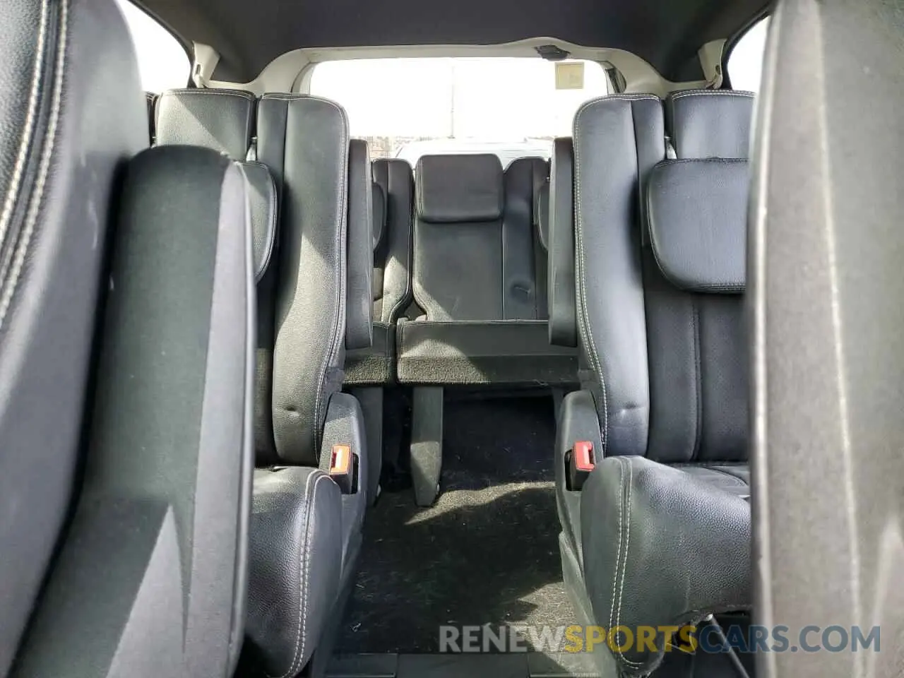 10 Photograph of a damaged car 2C4RDGCG5KR776274 DODGE CARAVAN 2019