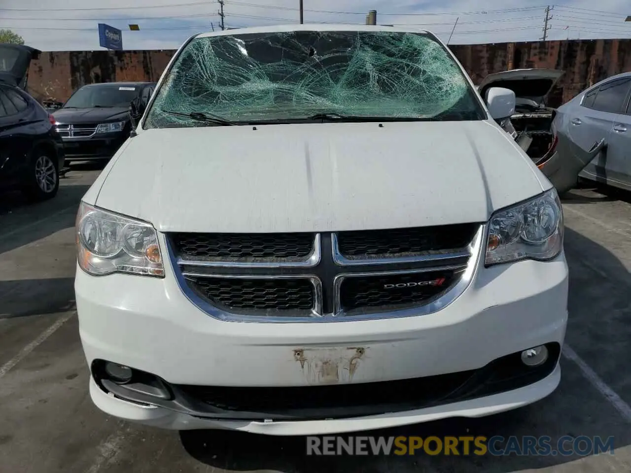 5 Photograph of a damaged car 2C4RDGCG5KR776274 DODGE CARAVAN 2019