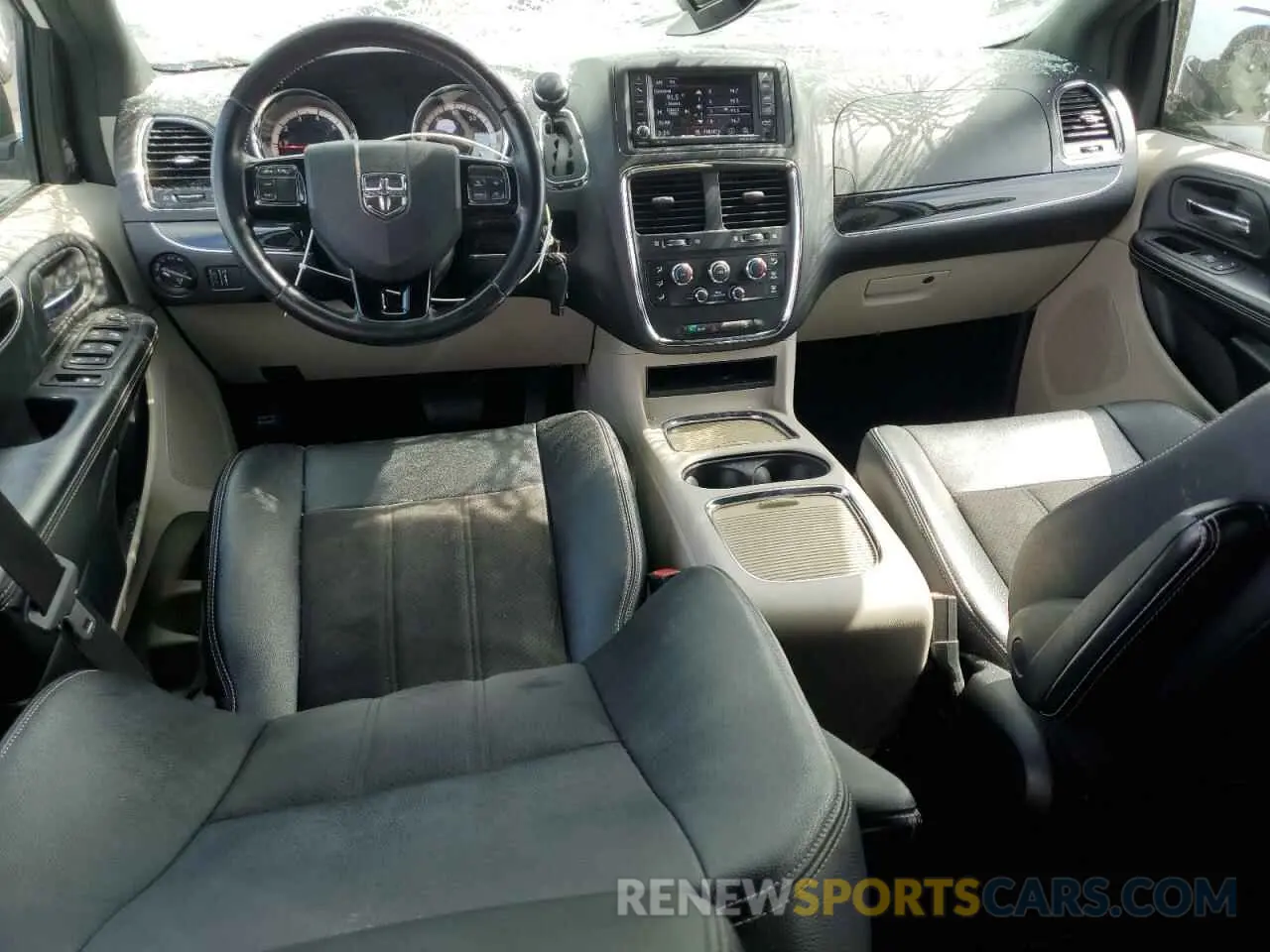 8 Photograph of a damaged car 2C4RDGCG5KR776274 DODGE CARAVAN 2019