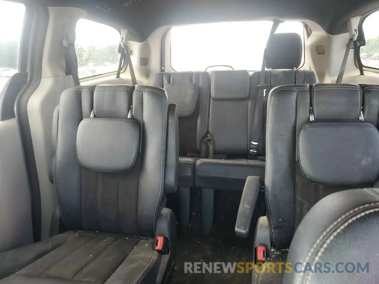 10 Photograph of a damaged car 2C4RDGCG6KR518314 DODGE CARAVAN 2019