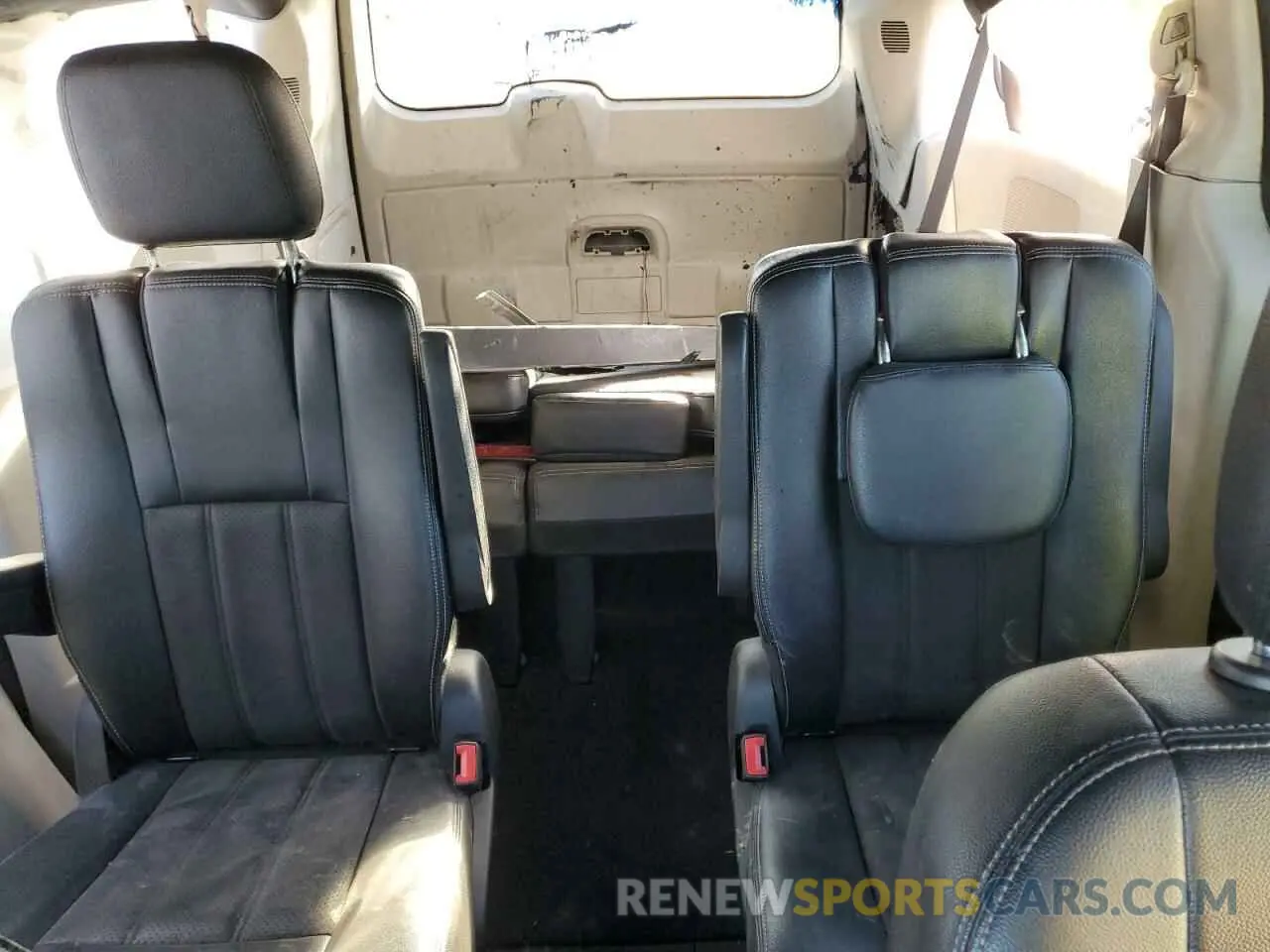 10 Photograph of a damaged car 2C4RDGCG6KR595927 DODGE CARAVAN 2019