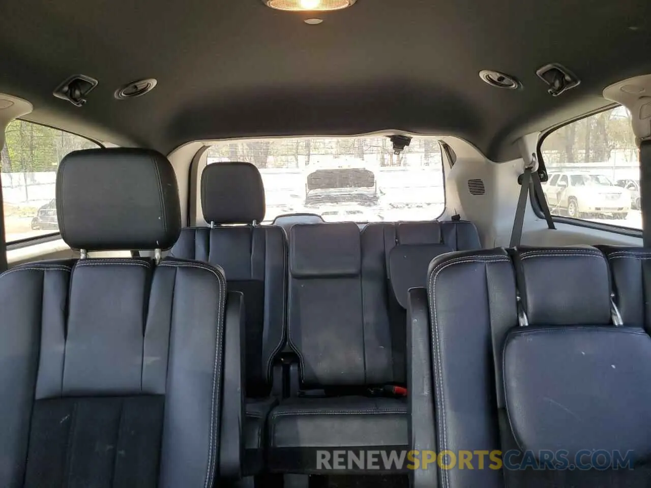 10 Photograph of a damaged car 2C4RDGCG6KR632460 DODGE CARAVAN 2019