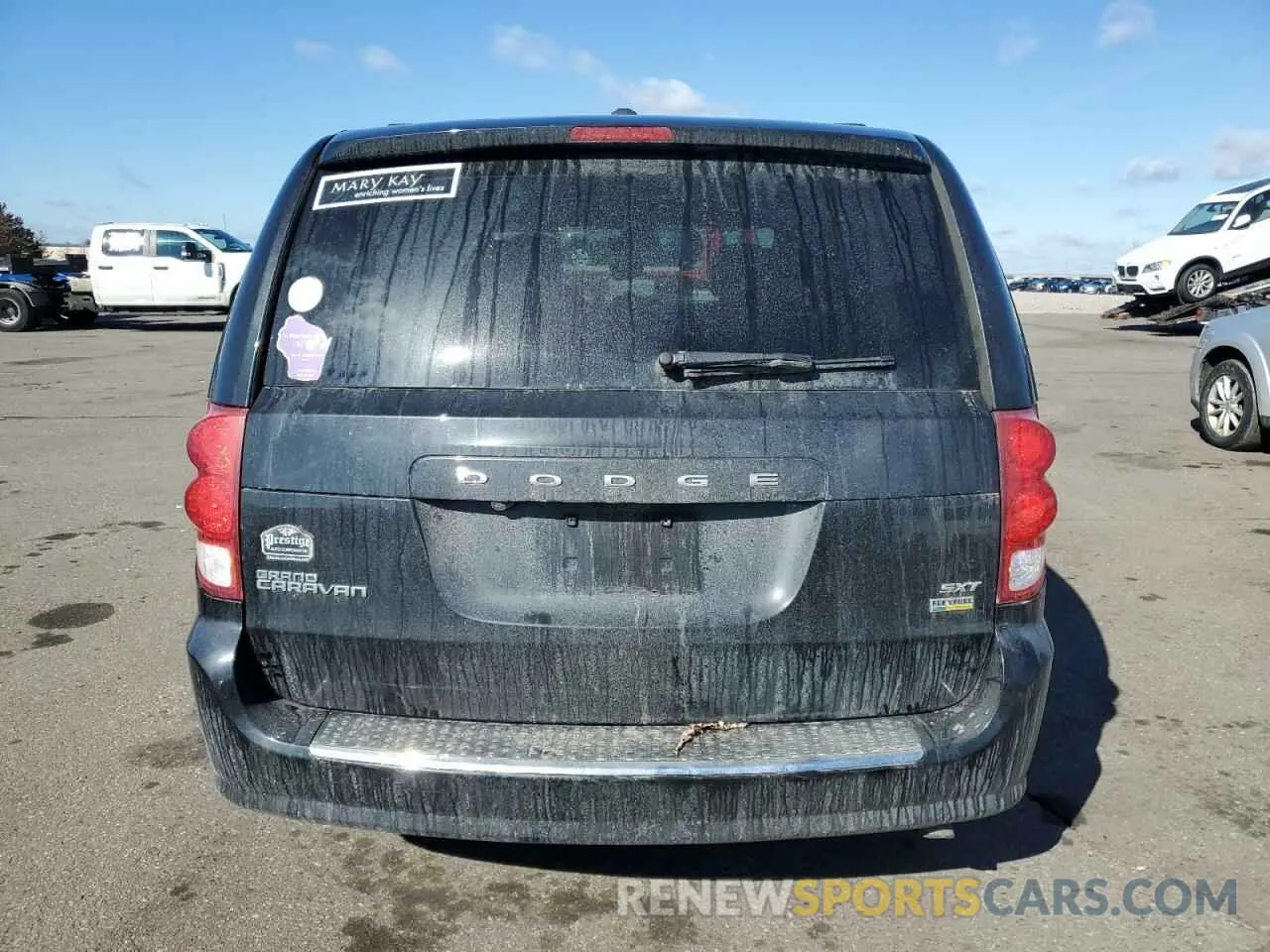 6 Photograph of a damaged car 2C4RDGCG6KR632636 DODGE CARAVAN 2019