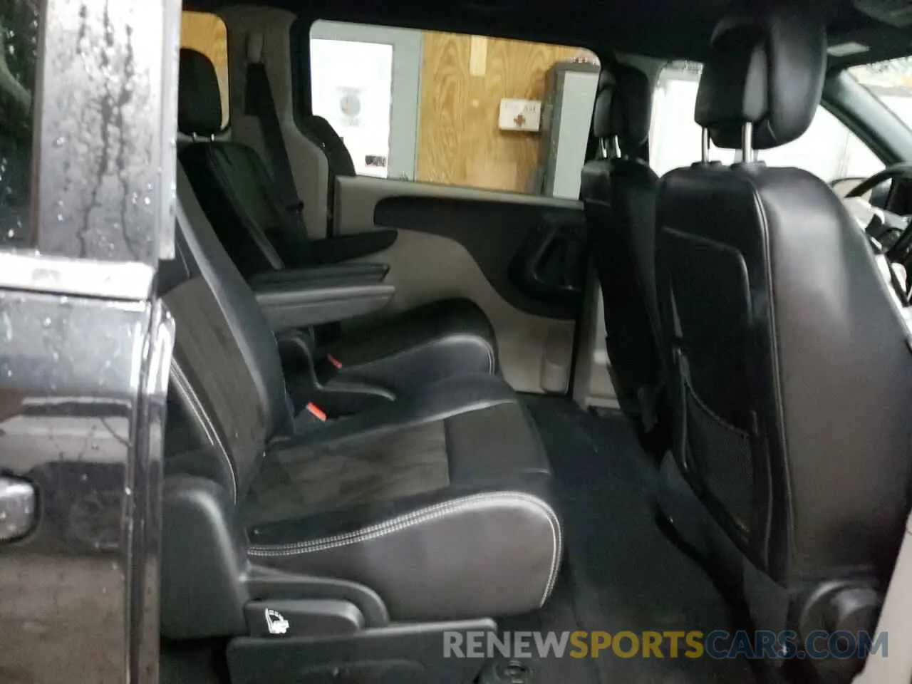 11 Photograph of a damaged car 2C4RDGCG6KR724801 DODGE CARAVAN 2019