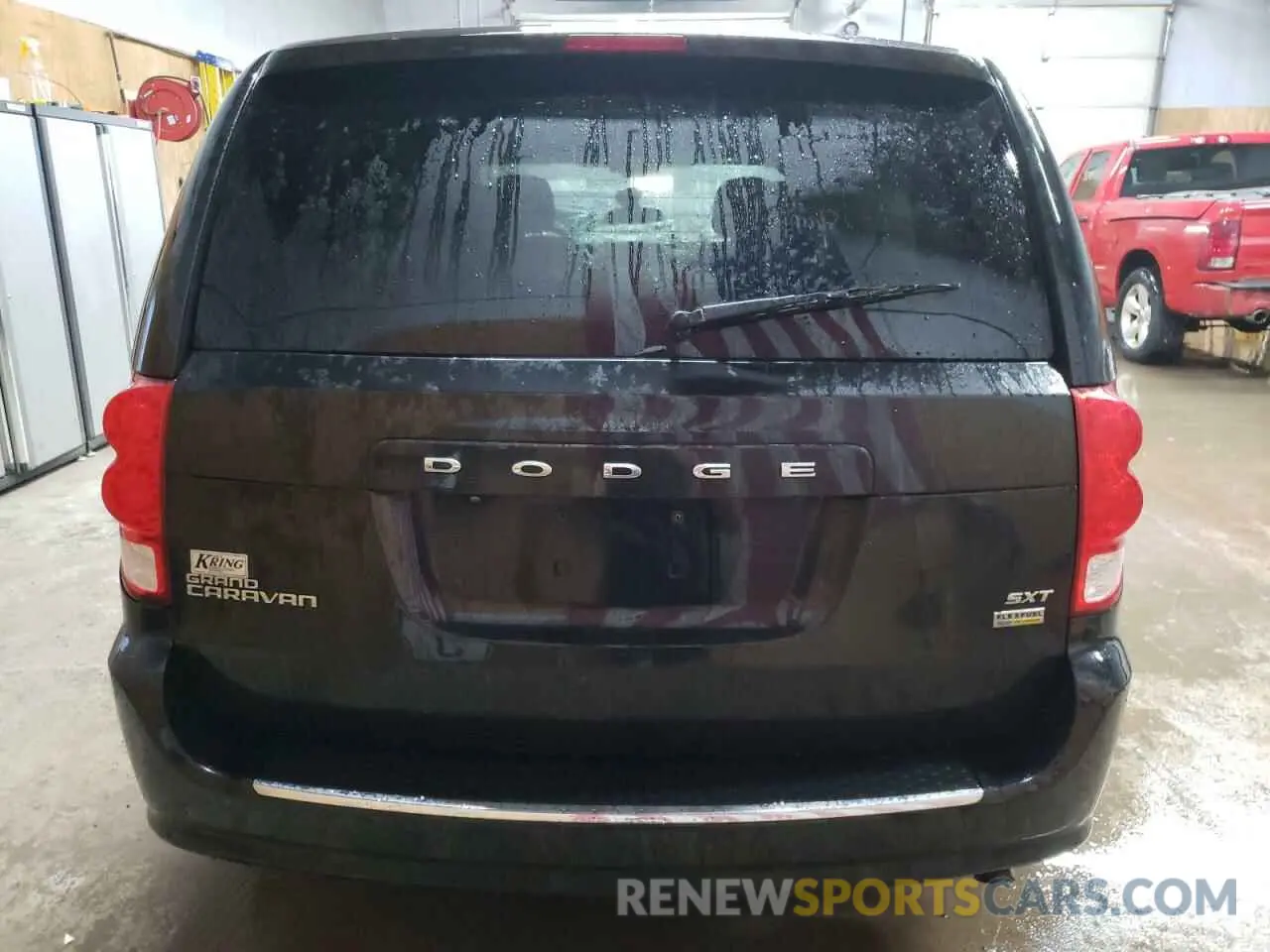 6 Photograph of a damaged car 2C4RDGCG6KR724801 DODGE CARAVAN 2019