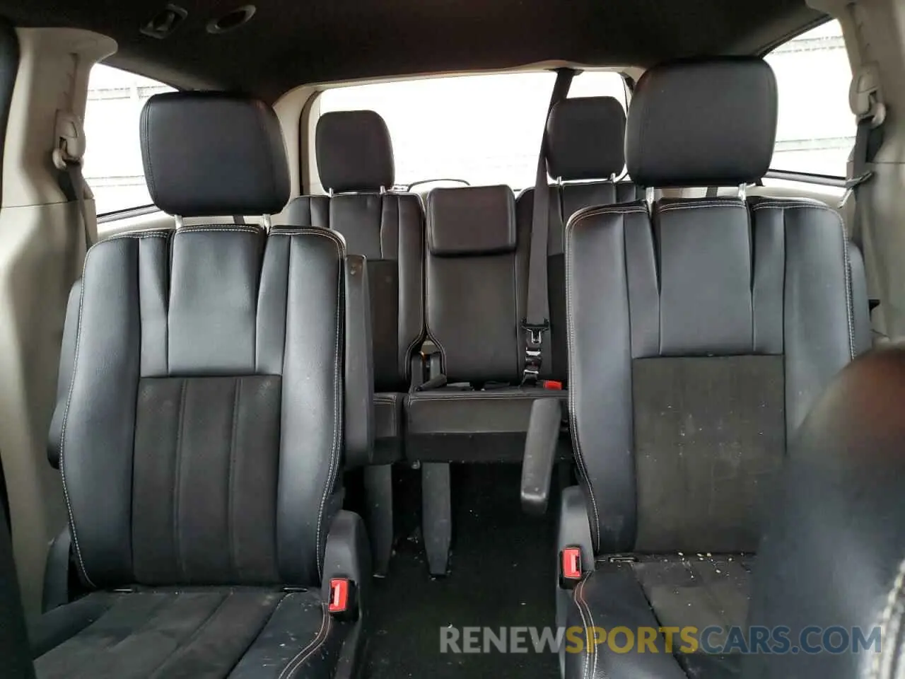 10 Photograph of a damaged car 2C4RDGCG6KR774386 DODGE CARAVAN 2019