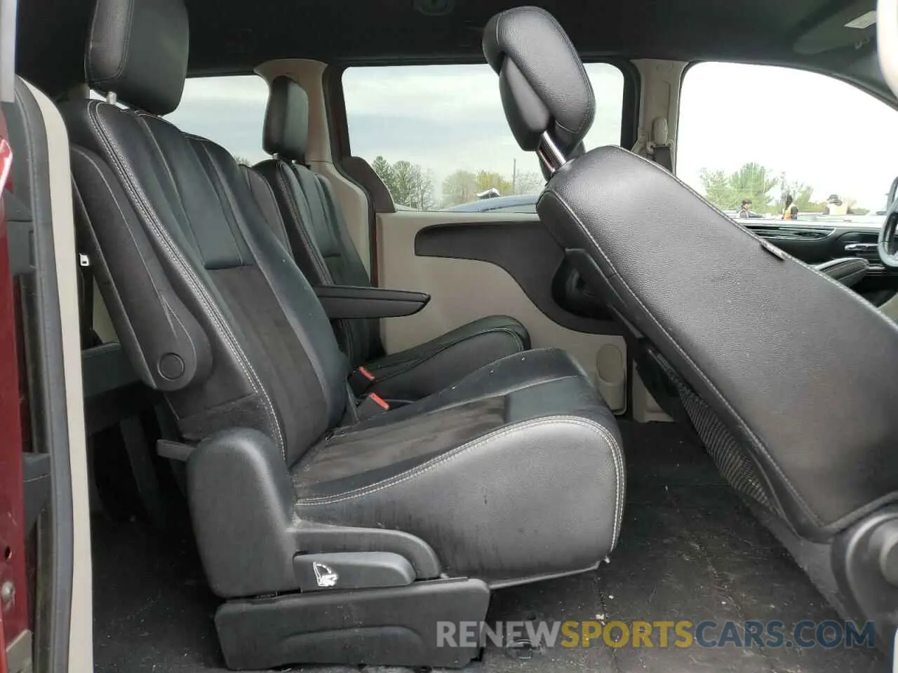 11 Photograph of a damaged car 2C4RDGCG6KR774386 DODGE CARAVAN 2019